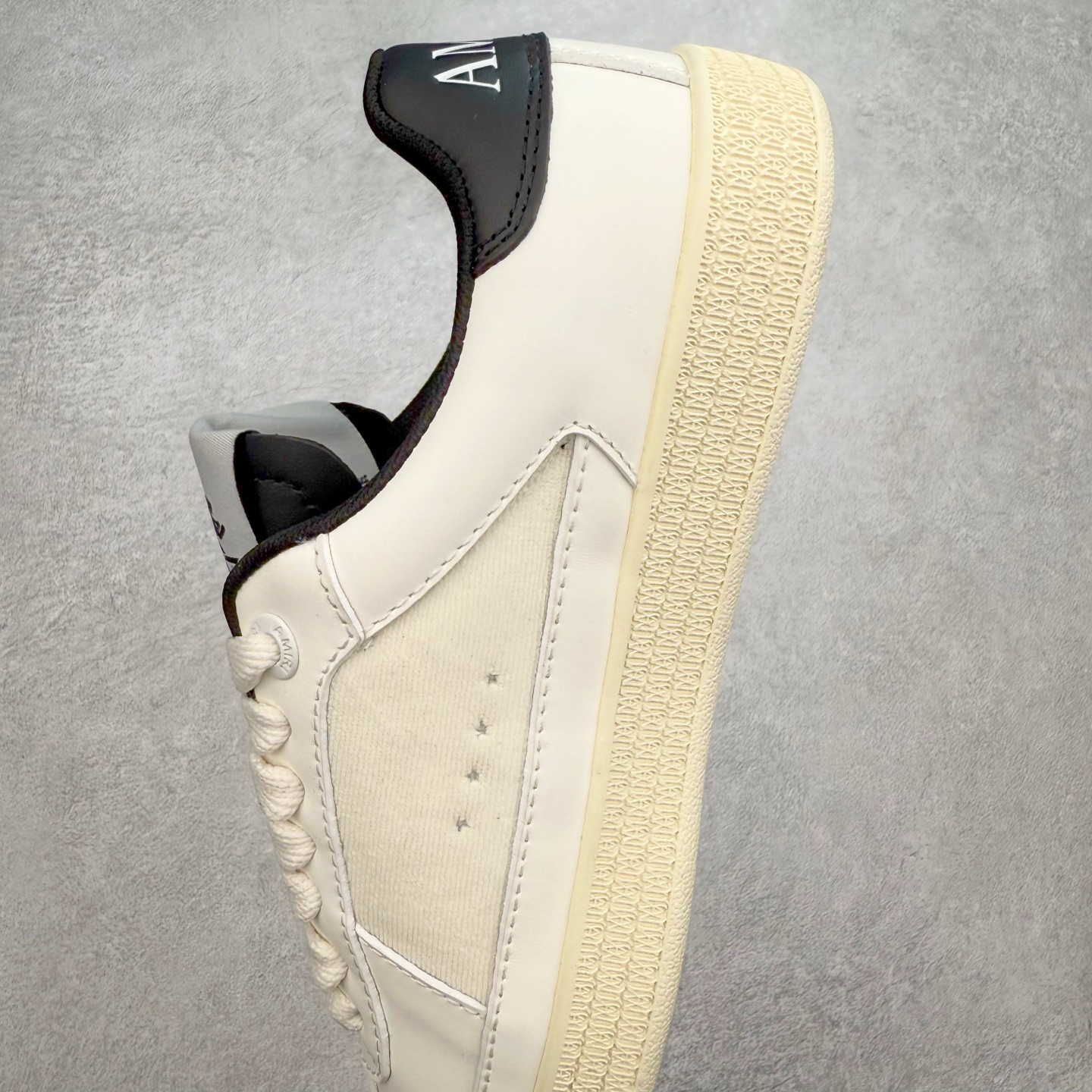 图片[7]-＃莞产 Amiri 埃米尔 Skeleton Low-Skel top Sneakers 骨骼系列情侣鞋 当潮顶流产品 众星上脚 低帮运动休闲板鞋 正确骨头形状 鞋舌外翻细节 头层牛皮双层加厚鞋面 鞋帮侧面骨头采用两张牛皮贴合处理 立体感更好 皮料切口均油边处理 定制金属LOGO铭牌及吊牌 并配有官方购物袋尽显高端大气 尺码 35 36 37 38 39 40 41 42 43 44 45-选品中心