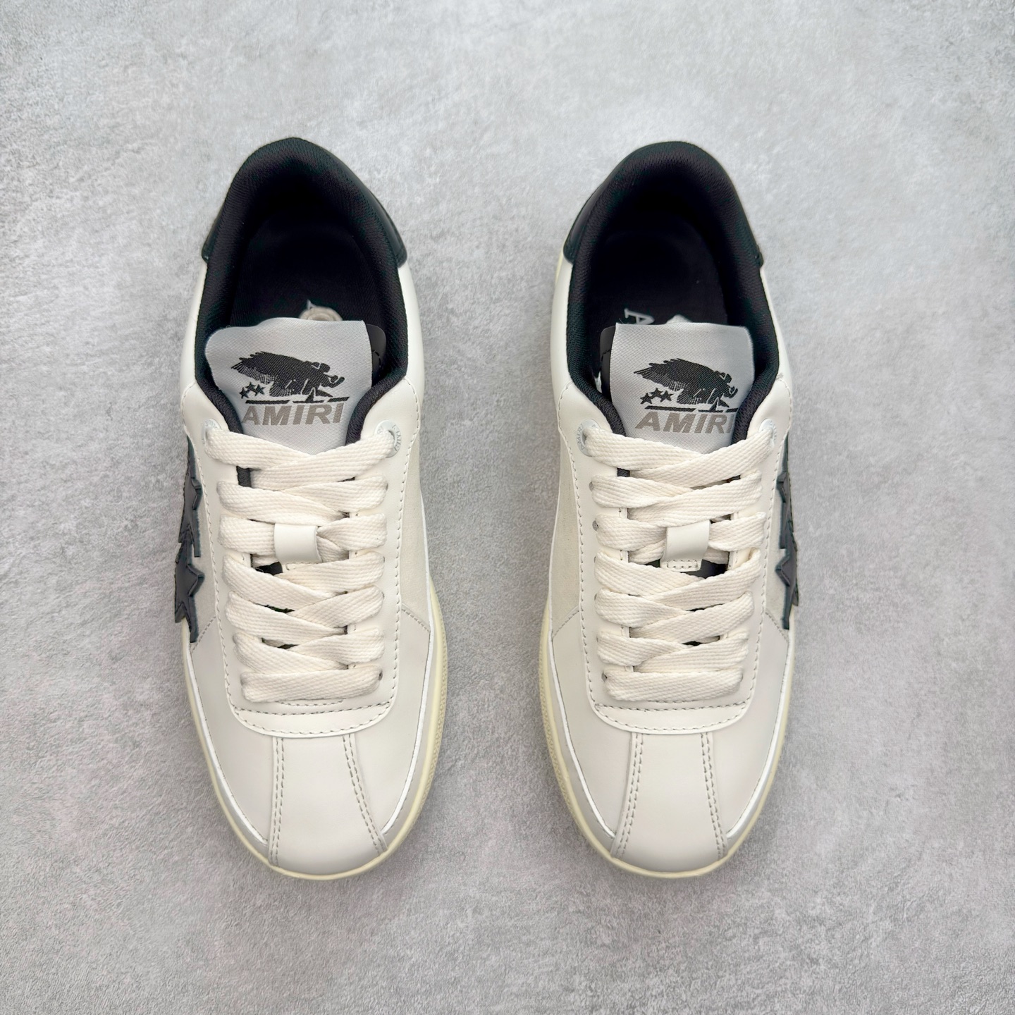 图片[2]-＃莞产 Amiri 埃米尔 Skeleton Low-Skel top Sneakers 骨骼系列情侣鞋 当潮顶流产品 众星上脚 低帮运动休闲板鞋 正确骨头形状 鞋舌外翻细节 头层牛皮双层加厚鞋面 鞋帮侧面骨头采用两张牛皮贴合处理 立体感更好 皮料切口均油边处理 定制金属LOGO铭牌及吊牌 并配有官方购物袋尽显高端大气 尺码 35 36 37 38 39 40 41 42 43 44 45-选品中心