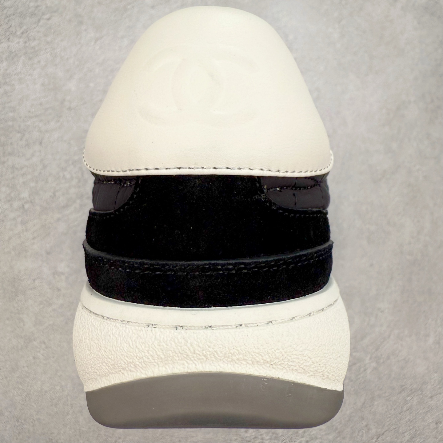 图片[8]-Chanel 香奈儿羊毛呢滑板鞋 独家包装 独家男鞋磨具 市场第一家做到47码 24款经典款最新配色 黑白色 鞋面采用羊京拼接太空布 五金配件大底原版全套开模 牛筋 ~真羊毛呢~tpu开模双色底 各大博主社交日推款，这季新款简直闭眼入，上脚狂好看，率性的休闲运动风，演绎香奈儿的时髦女性气质，整体定制令当时市面上的所有运动款变得过时，本系列现已登陆发售 ~官方同步 尺码：35 36 37 38 39 40 41 42 43 44 45 46 47-选品中心