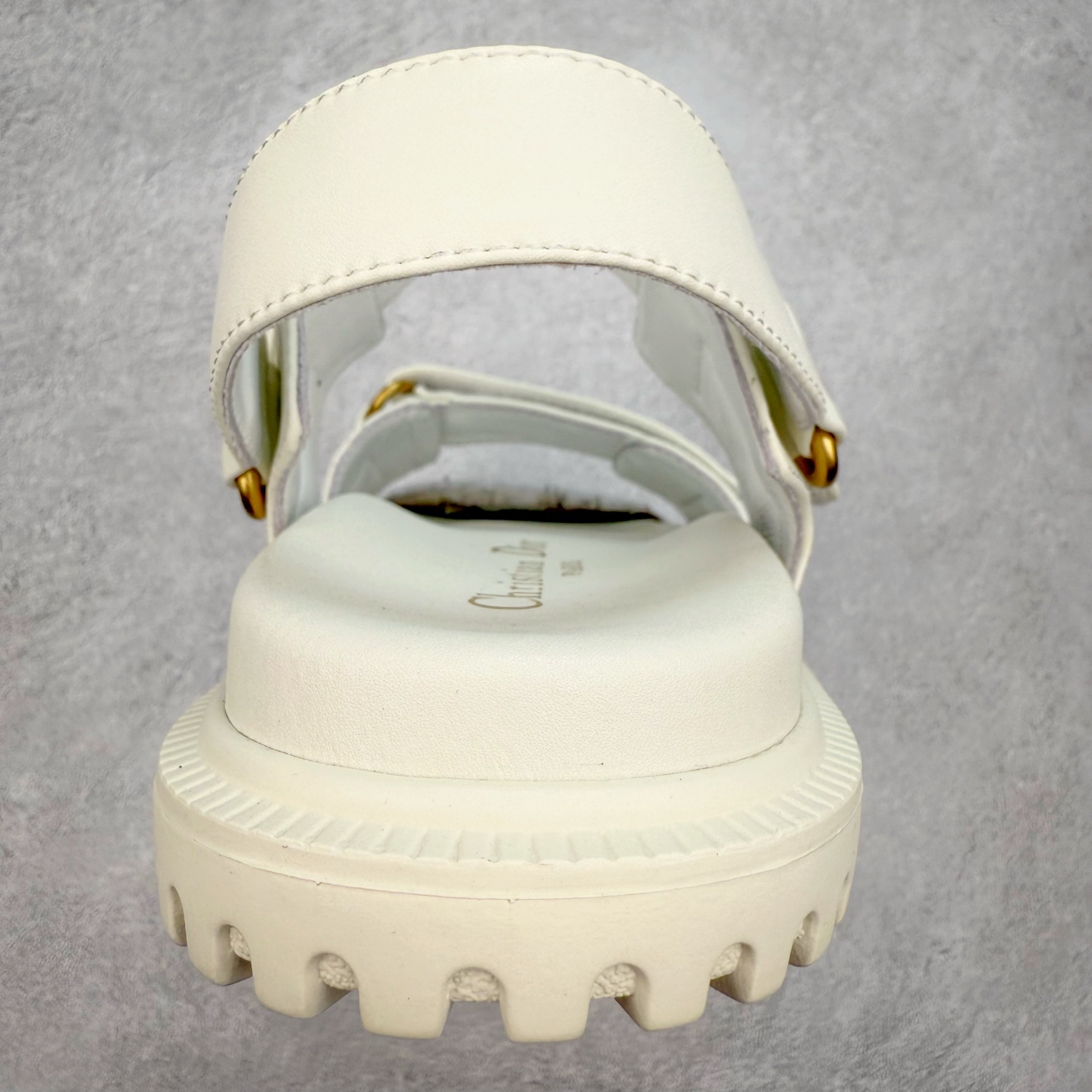 图片[8]-＃M纯原 Dior 迪奥 Act 夏季羊皮凉鞋、拖鞋 鬼佬外贸冲正 高端零售专供品质 经典百搭. 适合夏季各种风格搭配 采用纯羊皮制作，轻盈舒适、透气.脚感丝滑。鞋面饰带采用魔术贴开合 搭配金色饰面金属标志装饰 可为各式造型增添现代风范 尺码：35 36 37 38 39 40 备注：此款凉鞋尺码偏小建议大一码-选品中心