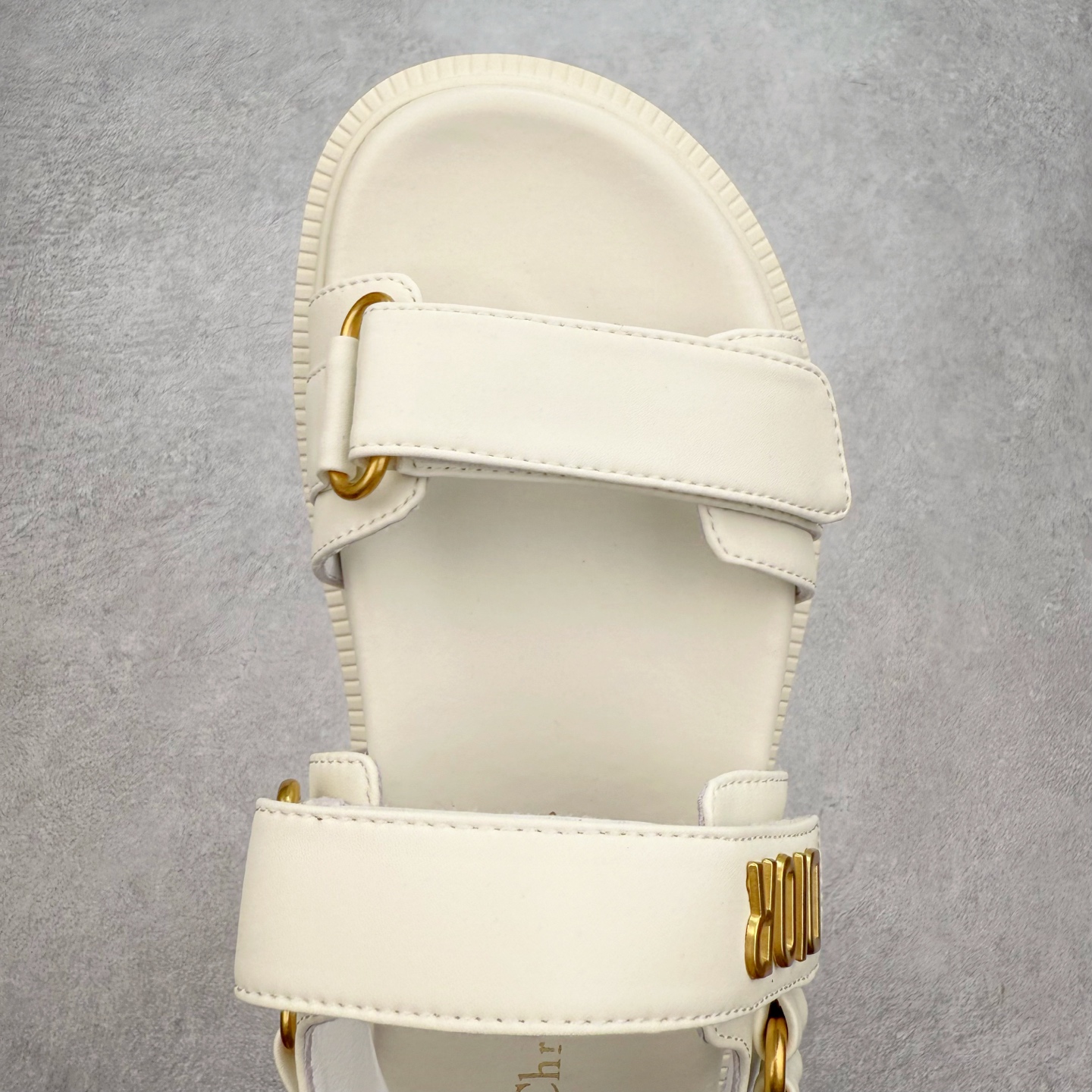 图片[4]-＃M纯原 Dior 迪奥 Act 夏季羊皮凉鞋、拖鞋 鬼佬外贸冲正 高端零售专供品质 经典百搭. 适合夏季各种风格搭配 采用纯羊皮制作，轻盈舒适、透气.脚感丝滑。鞋面饰带采用魔术贴开合 搭配金色饰面金属标志装饰 可为各式造型增添现代风范 尺码：35 36 37 38 39 40 备注：此款凉鞋尺码偏小建议大一码-选品中心