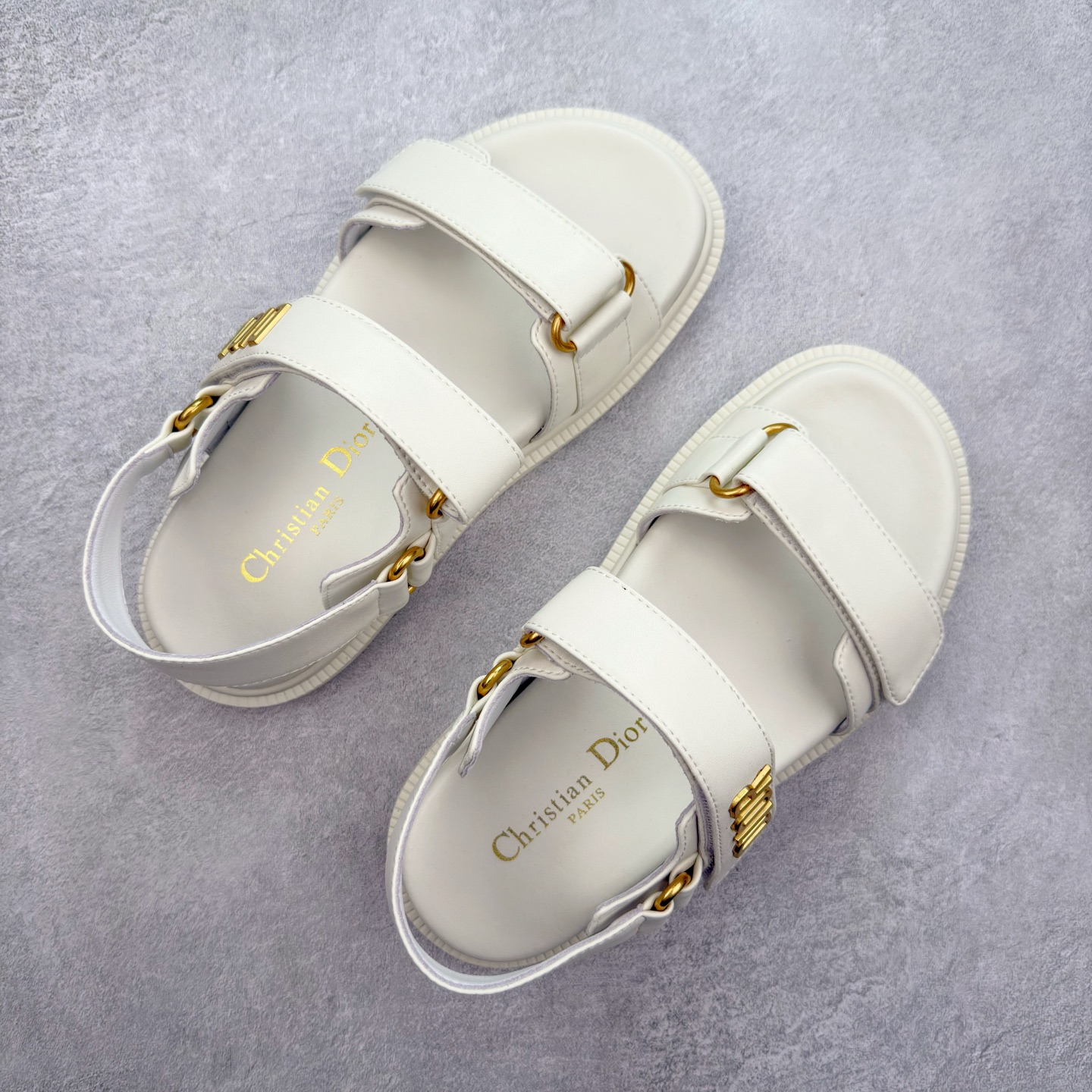 图片[3]-＃M纯原 Dior 迪奥 Act 夏季羊皮凉鞋、拖鞋 鬼佬外贸冲正 高端零售专供品质 经典百搭. 适合夏季各种风格搭配 采用纯羊皮制作，轻盈舒适、透气.脚感丝滑。鞋面饰带采用魔术贴开合 搭配金色饰面金属标志装饰 可为各式造型增添现代风范 尺码：35 36 37 38 39 40 备注：此款凉鞋尺码偏小建议大一码-选品中心