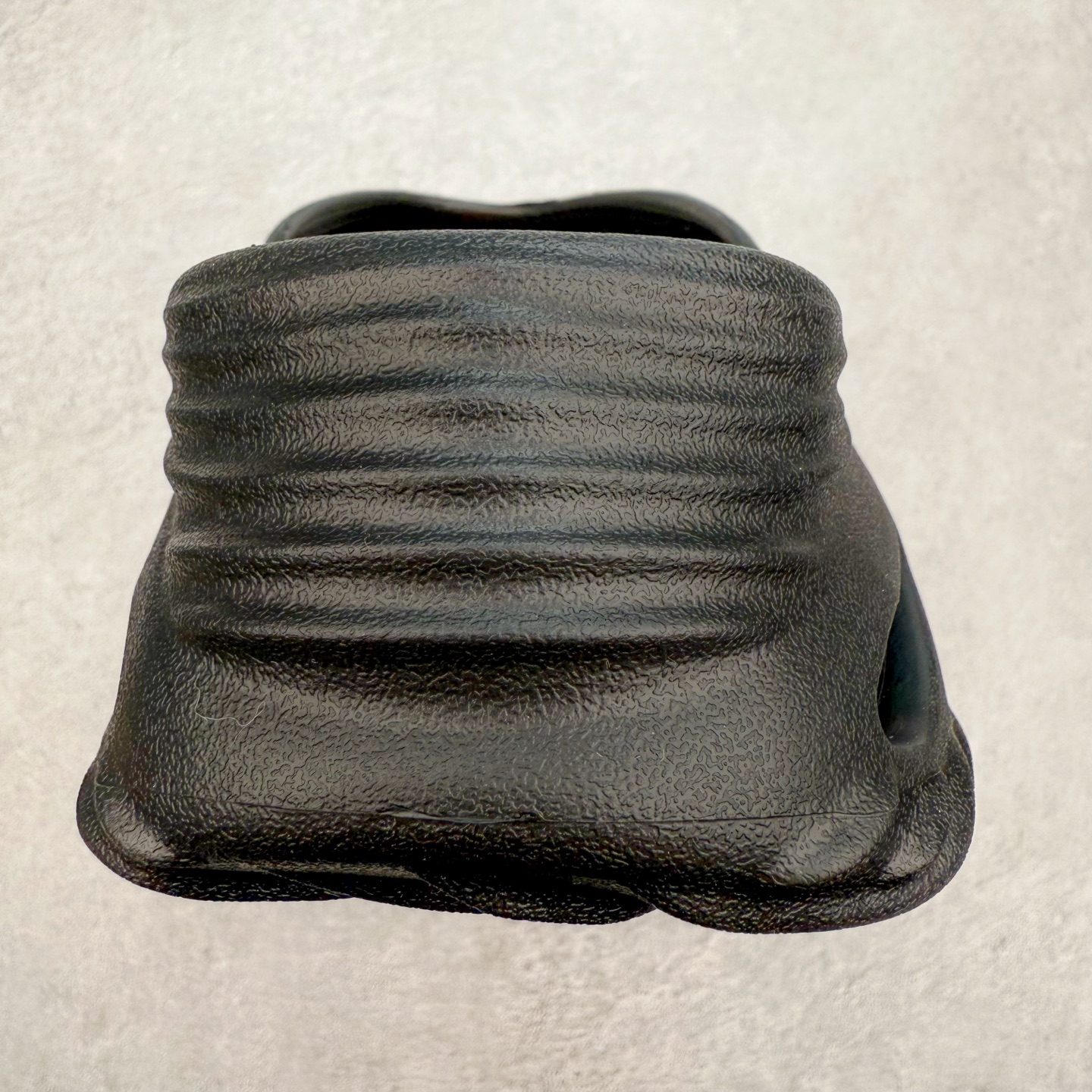 图片[8]-＃DG莞产 Crocs Classic Clog 卡骆驰经典简约休闲沙滩洞洞拖鞋凉鞋 旋风波波 透明防水袋包装 注意配件需单独购买 超轻Croslite专利材料打造 鞋面更加耐用易清洗 该鞋款轻盈舒适 2002年 经典克骆格诞生 秉承外形简单 穿着舒适的初衷 不断为消费者带来舒适的穿着体验 穿出“趣”味 鞋面洞洞可搭彰显个性的智必星 一鞋两穿 可调节式后跟带增添鞋身的稳固性能 放前面变成愜意舒适的凉拖 放后面行走跑跳更加稳妥 Croslite ™材料 封闭式细胞树脂 能够在体温作用下自动变形以适应脚部形状 涉水性优秀的同时易于清洁 抓地力强 不易打滑 Crocs的核心理念：轻便 灵活 全方位的舒适感 同步官方尺码：M4（36-37） M5（37-38）M6（38-39）M7（39-40）M8（41-42）M9（42-43）M10（43-44）M11（45-46）-选品中心