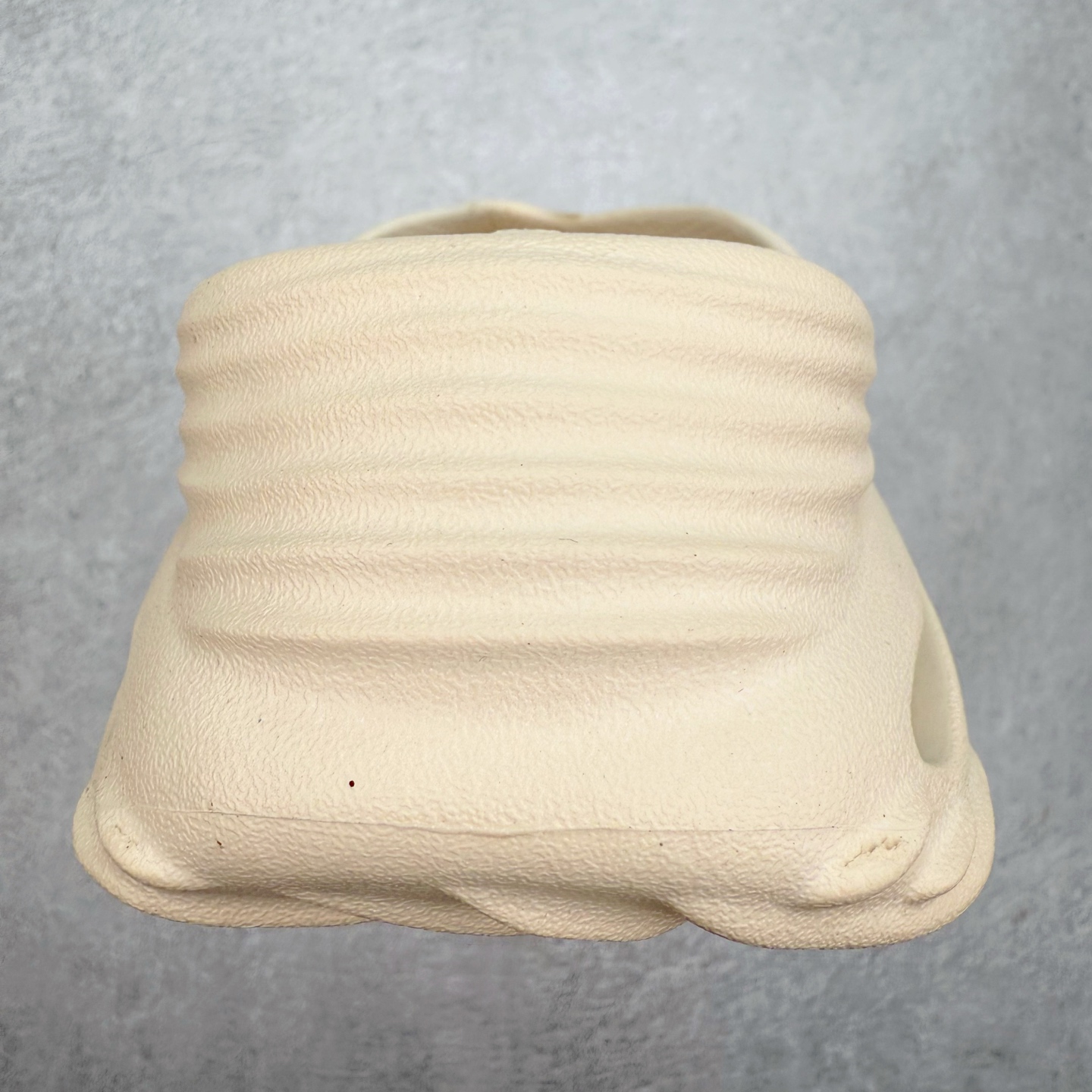 图片[8]-＃DG莞产 Crocs Classic Clog 卡骆驰经典简约休闲沙滩洞洞拖鞋凉鞋 旋风波波 透明防水袋包装 注意配件需单独购买 超轻Croslite专利材料打造 鞋面更加耐用易清洗 该鞋款轻盈舒适 2002年 经典克骆格诞生 秉承外形简单 穿着舒适的初衷 不断为消费者带来舒适的穿着体验 穿出“趣”味 鞋面洞洞可搭彰显个性的智必星 一鞋两穿 可调节式后跟带增添鞋身的稳固性能 放前面变成愜意舒适的凉拖 放后面行走跑跳更加稳妥 Croslite ™材料 封闭式细胞树脂 能够在体温作用下自动变形以适应脚部形状 涉水性优秀的同时易于清洁 抓地力强 不易打滑 Crocs的核心理念：轻便 灵活 全方位的舒适感 同步官方尺码：M4（36-37） M5（37-38）M6（38-39）M7（39-40）M8（41-42）M9（42-43）M10（43-44）M11（45-46）-选品中心