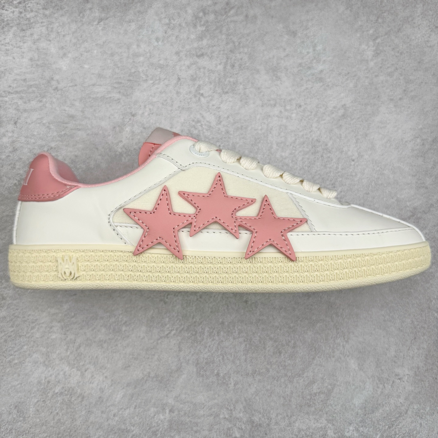 #莞产 Amiri 埃米尔 Skeleton Low-Skel top Sneakers 骨骼系列情侣鞋 当潮顶流产品 众星上脚 低帮运动休闲板鞋 正确骨头形状 鞋舌外翻细节 头层牛皮双层加厚鞋面 鞋帮侧面骨头采用两张牛皮贴合处理 立体感更好 皮料切口均油边处理 定制金属LOGO铭牌及吊牌 并配有官方购物袋尽显高端大气 尺码 35 36 37 38 39 40 41 42 43 44 45-选品中心