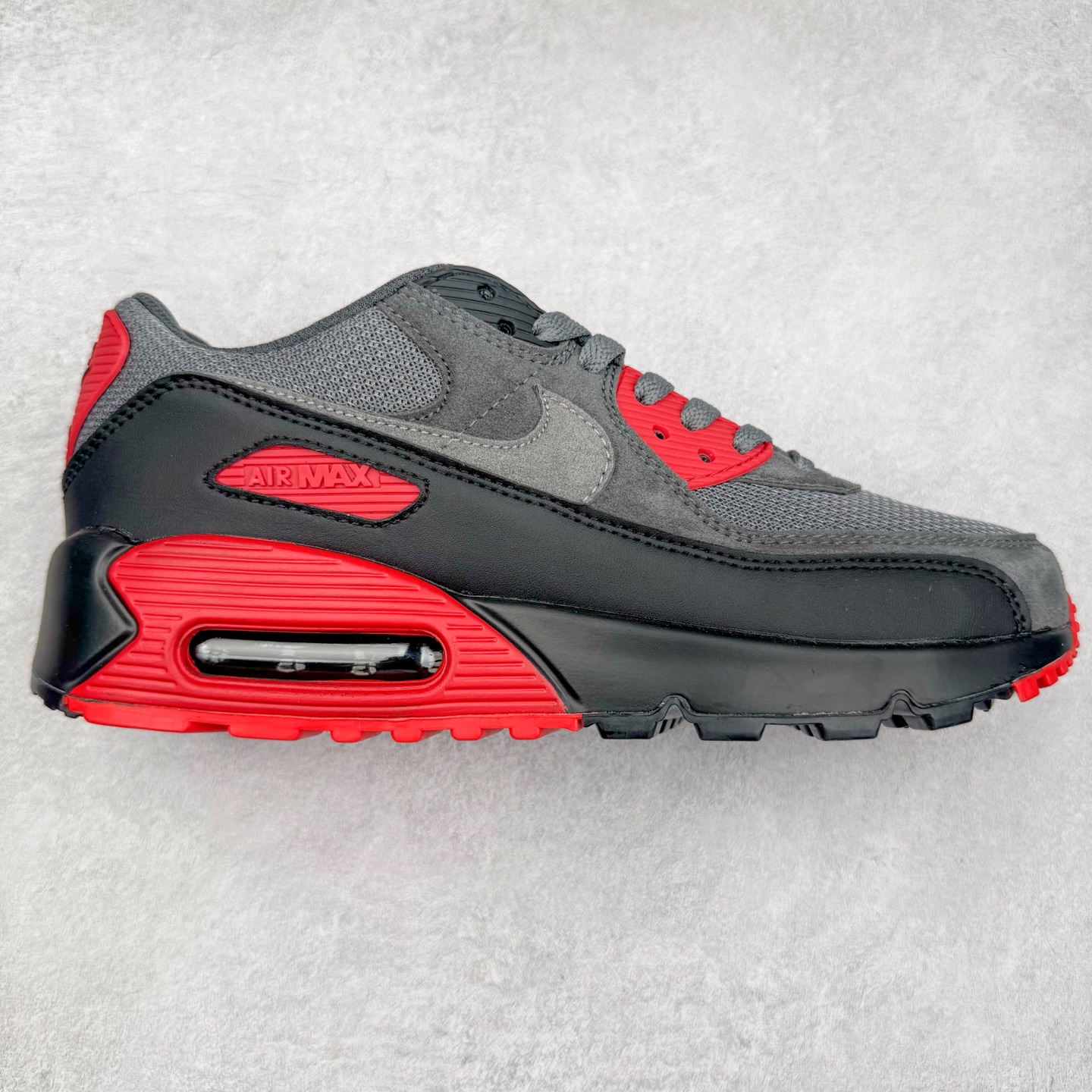 ＃MX版 NK Air MAX 90 气垫复古减震跑步鞋 DH4095-001 经典重温 独家陆续补货 外单专供大厂出品 品质稳定 一百余色 终端操作 Air Max 90于1990年推出 来自Air Max系列 在Air Max 1的基础上改进而得 增加了气垫面积 外型上也更为流线 最特別的就是加入了菱纹塑胶嵌板 为Air Max 90增添了许多潮流气息 皮革鞋面 造就出色耐穿性和支撑力 Max Air缓震配置搭配泡棉中底 令Air Max 90轻盈而舒适 华夫格橡胶外底 铸就Air Max 90非凡的抓地力 而Air Max 90不仅是一双跑鞋 它成功跨越了时间的演进 成为了球鞋文化与潮流圈中最熟为人知的鞋款之一 尺码：36 36.5 37.5 38 38.5 39 40 40.5 41 42 42.5 43 44 44.5 45-选品中心