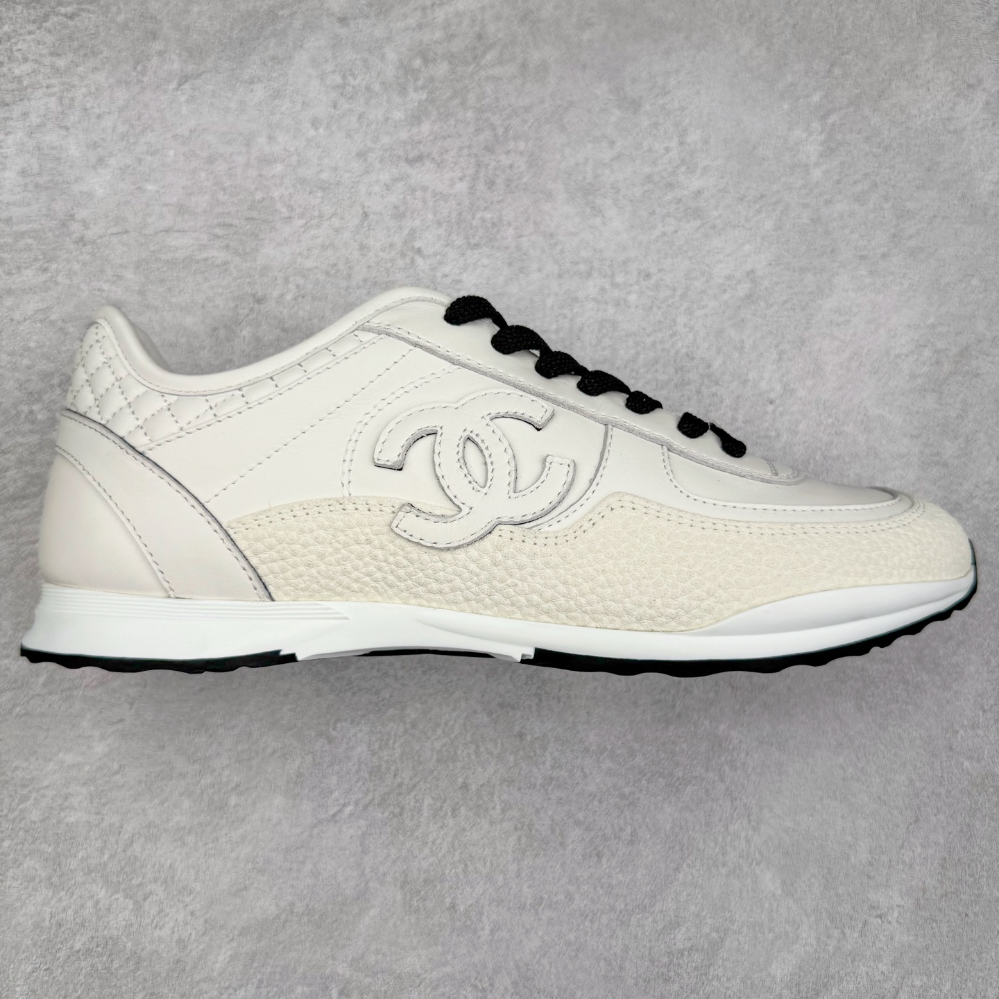 ＃GD广顶 CHANEL香奈儿 24S德训鞋平底系带圆头菱格风四季休闲百搭款 原版开模 凹凸感超强 线条紧致🎀全新礼盒包装 细节拉满 环保太空革组合呼吸网织布鞋面材质 欧索莱环保去臭环型组合鞋垫 采用进口TPU大底 官方同步2024 最新礼盒包装 尺码：35 36 37 38 39 40-选品中心