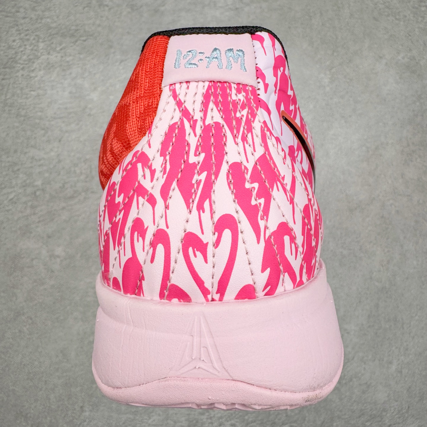 图片[8]-＃灭世/Max NK Ja 2 EP 莫兰特二代低帮篮球鞋 情人节粉 IB5842-800 2024『压轴』后卫实战旗舰 圣枪腰王 重磅革新登场🌪 🔝历时5个月！全力打造 科比➕欧文系列 综合体 ！Pt实战体验天花板上限 再度提高🔝 ✅【顶配缓震】独家革新搭载 前掌5mm TURBO气垫 兼具贴地与缓震！（正品仅长方形小气垫）➕后掌大马蹄14mm厚 气垫 提高后掌缓震极限 （正品后掌无气垫） ✅【顶级抗扭】 搭载硬度65HC 发泡中底框架 ➕高强度中足抗扭片 革新升级 赛事级抗扭水平！独此一家 ✅【顶级支撑】鞋身侧向包裹 双层补强层 200斤以上选手 也可驾驭（正品仅一层）对比市场货品偷工减料 不可同日而语！ ✅气垫气压上脚即可感受！后掌鞋垫掀开可见气垫轮廓（谨防窜货） 鞋底止滑配方 无需磨合 原地起飞🛫 NK年度后卫旗舰 独家革新升级 『口碑源自专业 实力来源于专注』 真灭世纯原 切勿被市场仿冒吊牌挂羊头卖狗肉 尺码：39-46 正码正拍-选品中心