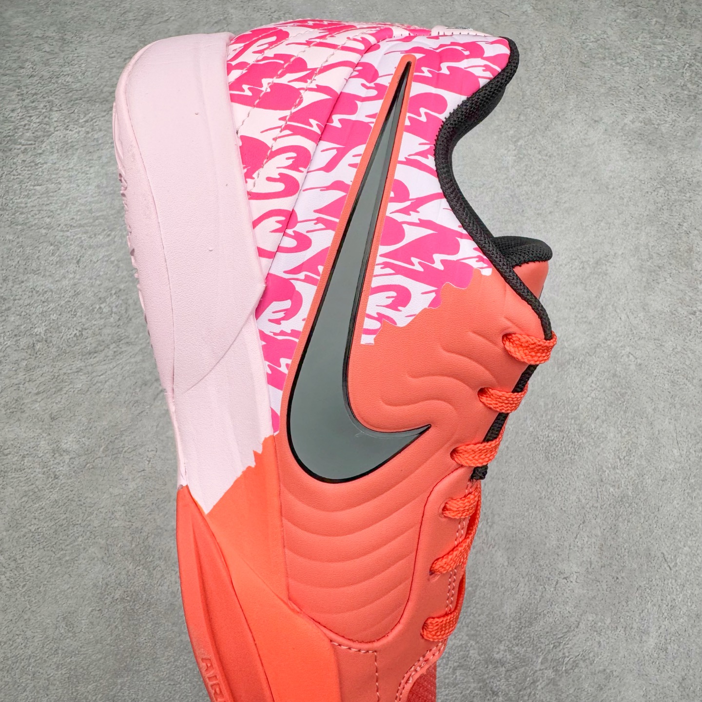 图片[6]-＃灭世/Max NK Ja 2 EP 莫兰特二代低帮篮球鞋 情人节粉 IB5842-800 2024『压轴』后卫实战旗舰 圣枪腰王 重磅革新登场🌪 🔝历时5个月！全力打造 科比➕欧文系列 综合体 ！Pt实战体验天花板上限 再度提高🔝 ✅【顶配缓震】独家革新搭载 前掌5mm TURBO气垫 兼具贴地与缓震！（正品仅长方形小气垫）➕后掌大马蹄14mm厚 气垫 提高后掌缓震极限 （正品后掌无气垫） ✅【顶级抗扭】 搭载硬度65HC 发泡中底框架 ➕高强度中足抗扭片 革新升级 赛事级抗扭水平！独此一家 ✅【顶级支撑】鞋身侧向包裹 双层补强层 200斤以上选手 也可驾驭（正品仅一层）对比市场货品偷工减料 不可同日而语！ ✅气垫气压上脚即可感受！后掌鞋垫掀开可见气垫轮廓（谨防窜货） 鞋底止滑配方 无需磨合 原地起飞🛫 NK年度后卫旗舰 独家革新升级 『口碑源自专业 实力来源于专注』 真灭世纯原 切勿被市场仿冒吊牌挂羊头卖狗肉 尺码：39-46 正码正拍-选品中心