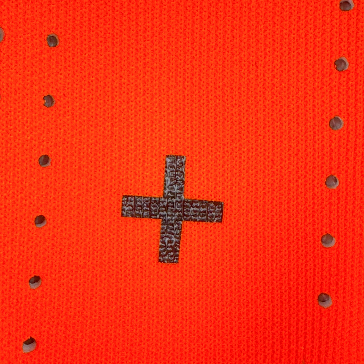 图片[12]-NK VAPORFLY 4 柔软舒适防滑耐磨低帮 马拉松休闲跑步鞋 HF6413-100 Vaporfly 系列以速度和效率而闻名，仍然是竞技跑步者的首选。这款新版本秉承了其以性能为导向的传统，同时添加了新的设计元素。Vaporfly 4 Proto 采用帆色工程网眼鞋面，确保轻盈支撑和增强透气性。大胆的黑色 Swoosh 与中性底色形成鲜明对比，而鞋舌和鞋跟拉环上的金属银色点缀则增添了高级感。这种性能与风格的融合展示了 Nike 对细节的关注。穿孔鞋垫上出现 Total Orange 亮点，增添了活力。这种大胆的色调也出现在堆叠 ZoomX 泡沫中底上，旨在提供卓越的能量回馈。中底包括碳纤维 Flyplate，旨在推动跑步者每一步向前。外侧鞋跟上的手写代码使鞋子具有原型灵感的外观。最后，耐用的黑色橡胶外底确保在各种跑步条件下提供可靠的牵引力。Vaporfly 4 Proto 采用尖端技术和现代设计，专为专业跑步者打造。无论您是在为马拉松训练还是在寻找下一双比赛鞋，这款产品都能兼具性能和时尚感。尺码：36 36.5 37.5 38 38.5 39 40 40.5 41 42 42.5 43 44 44.5 45-选品中心