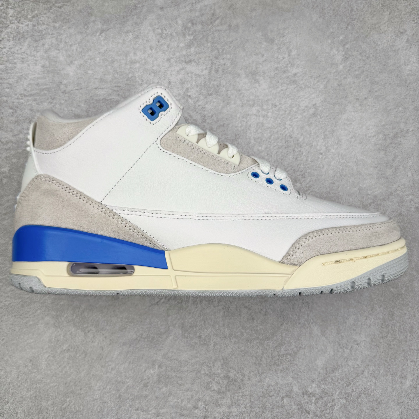 ＃Lw纯原 Air Jordan AJ3 Retro Lucky Shorts 北卡蓝 CT8532-101 圈内最强三代系列 匠心打造 开发时长超过半年 目前可过各类鉴定或无法鉴定 裸鞋随便操作 全套原纸板楦头开发 原厂大底磨具加持立体防滑纹理 原装可视Air Sole气垫 原汁原味最完美的三代版型 唯一正确鞋头趴度弧度高度鞋身腰线 原厂TPU彩虹扎染后跟饰片 正确内里反口里网布 皮料菱角分明不变形无多余毛边 广东原厂zp同批次手工大底描漆拉丝 市场唯一原厂鞋扣模具 原厂织唛标 原厂飞人电绣工艺 尾指中部跳三针 独家绑鞋带手法 印刷中底布 四线拉帮 米色美纹纸贴合固定 进口港宝加持 后跟自然饱满 全鞋荧光划线卡点 追求极致完美 每一双都是工艺品 多重QC质检 超越公司货的品控标准 实实在在的免检产品 尺码：36 36.5 37.5 38 38.5 39 40 40.5 41 42 42.5 43 44 44.5 45 45.5 46 47.5 48.5-选品中心