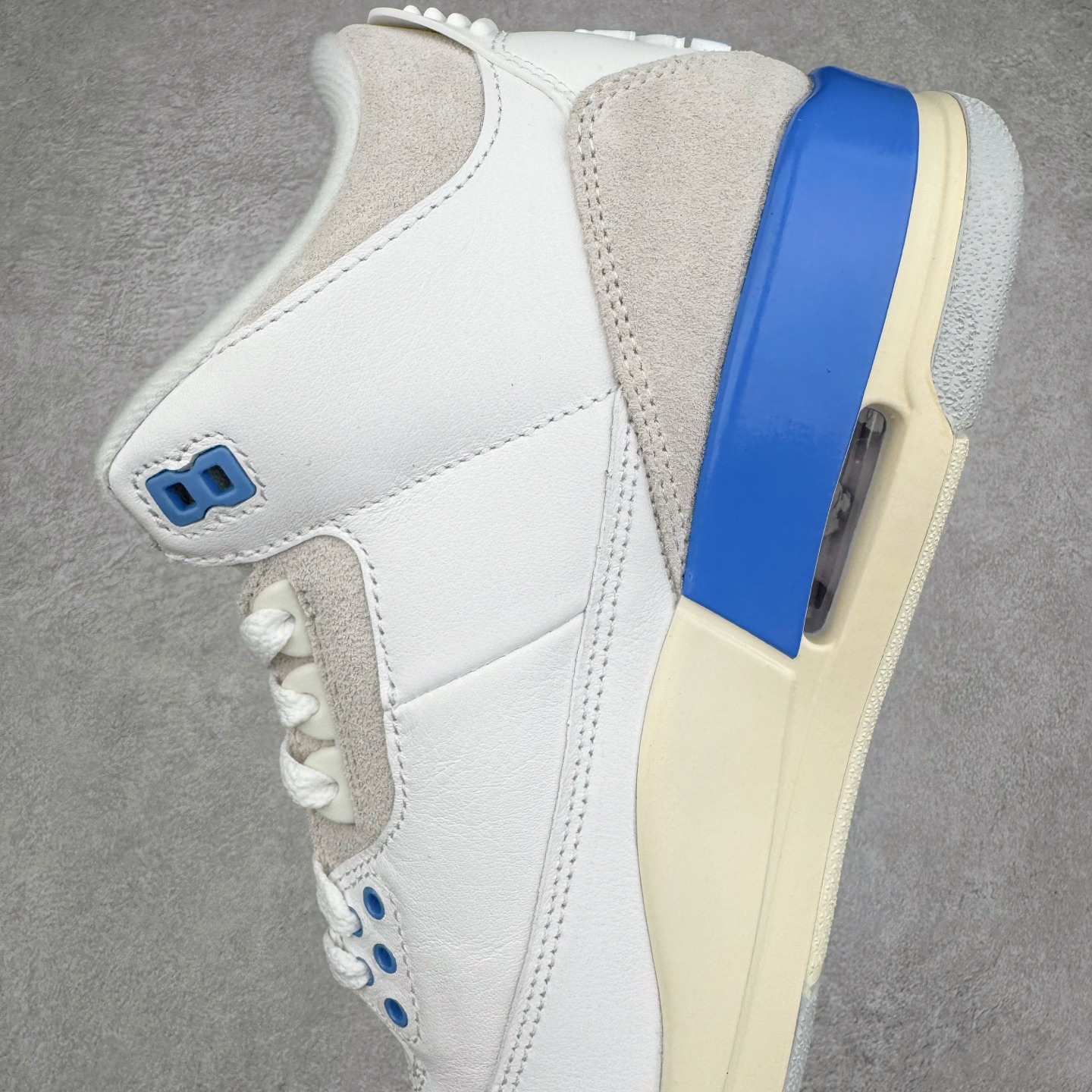 图片[7]-＃Lw纯原 Air Jordan AJ3 Retro Lucky Shorts 北卡蓝 CT8532-101 圈内最强三代系列 匠心打造 开发时长超过半年 目前可过各类鉴定或无法鉴定 裸鞋随便操作 全套原纸板楦头开发 原厂大底磨具加持立体防滑纹理 原装可视Air Sole气垫 原汁原味最完美的三代版型 唯一正确鞋头趴度弧度高度鞋身腰线 原厂TPU彩虹扎染后跟饰片 正确内里反口里网布 皮料菱角分明不变形无多余毛边 广东原厂zp同批次手工大底描漆拉丝 市场唯一原厂鞋扣模具 原厂织唛标 原厂飞人电绣工艺 尾指中部跳三针 独家绑鞋带手法 印刷中底布 四线拉帮 米色美纹纸贴合固定 进口港宝加持 后跟自然饱满 全鞋荧光划线卡点 追求极致完美 每一双都是工艺品 多重QC质检 超越公司货的品控标准 实实在在的免检产品 尺码：36 36.5 37.5 38 38.5 39 40 40.5 41 42 42.5 43 44 44.5 45 45.5 46 47.5 48.5-选品中心