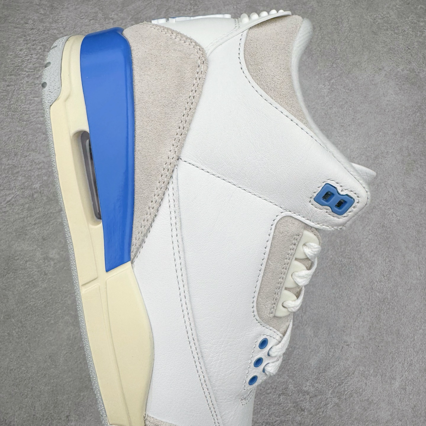 图片[6]-＃Lw纯原 Air Jordan AJ3 Retro Lucky Shorts 北卡蓝 CT8532-101 圈内最强三代系列 匠心打造 开发时长超过半年 目前可过各类鉴定或无法鉴定 裸鞋随便操作 全套原纸板楦头开发 原厂大底磨具加持立体防滑纹理 原装可视Air Sole气垫 原汁原味最完美的三代版型 唯一正确鞋头趴度弧度高度鞋身腰线 原厂TPU彩虹扎染后跟饰片 正确内里反口里网布 皮料菱角分明不变形无多余毛边 广东原厂zp同批次手工大底描漆拉丝 市场唯一原厂鞋扣模具 原厂织唛标 原厂飞人电绣工艺 尾指中部跳三针 独家绑鞋带手法 印刷中底布 四线拉帮 米色美纹纸贴合固定 进口港宝加持 后跟自然饱满 全鞋荧光划线卡点 追求极致完美 每一双都是工艺品 多重QC质检 超越公司货的品控标准 实实在在的免检产品 尺码：36 36.5 37.5 38 38.5 39 40 40.5 41 42 42.5 43 44 44.5 45 45.5 46 47.5 48.5-选品中心