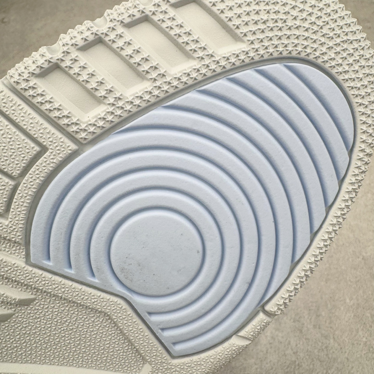 图片[12]-＃Lw纯原 Air Jordan AJ3 Retro Lucky Shorts 北卡蓝 CT8532-101 圈内最强三代系列 匠心打造 开发时长超过半年 目前可过各类鉴定或无法鉴定 裸鞋随便操作 全套原纸板楦头开发 原厂大底磨具加持立体防滑纹理 原装可视Air Sole气垫 原汁原味最完美的三代版型 唯一正确鞋头趴度弧度高度鞋身腰线 原厂TPU彩虹扎染后跟饰片 正确内里反口里网布 皮料菱角分明不变形无多余毛边 广东原厂zp同批次手工大底描漆拉丝 市场唯一原厂鞋扣模具 原厂织唛标 原厂飞人电绣工艺 尾指中部跳三针 独家绑鞋带手法 印刷中底布 四线拉帮 米色美纹纸贴合固定 进口港宝加持 后跟自然饱满 全鞋荧光划线卡点 追求极致完美 每一双都是工艺品 多重QC质检 超越公司货的品控标准 实实在在的免检产品 尺码：36 36.5 37.5 38 38.5 39 40 40.5 41 42 42.5 43 44 44.5 45 45.5 46 47.5 48.5-选品中心