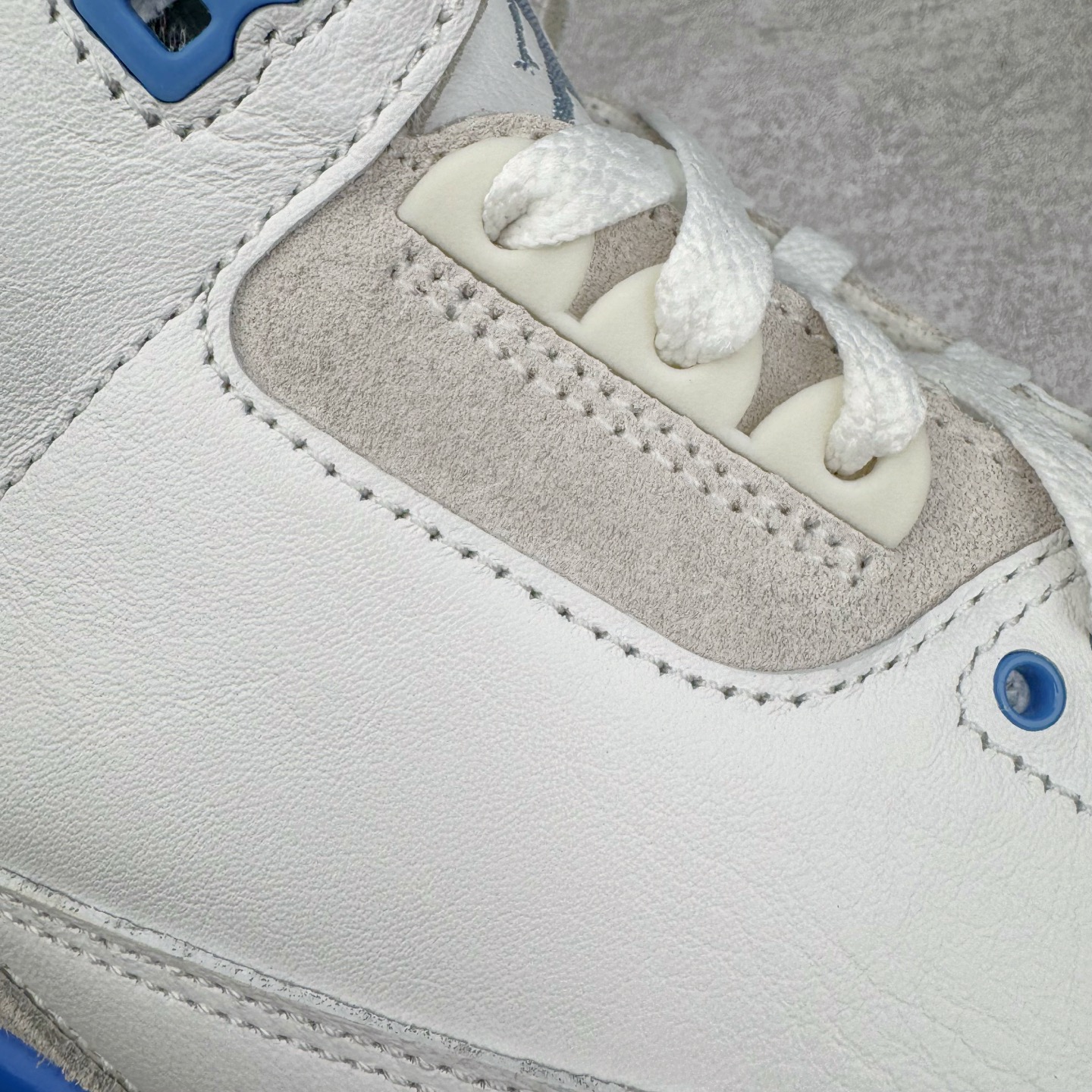 图片[15]-＃Lw纯原 Air Jordan AJ3 Retro Lucky Shorts 北卡蓝 CT8532-101 圈内最强三代系列 匠心打造 开发时长超过半年 目前可过各类鉴定或无法鉴定 裸鞋随便操作 全套原纸板楦头开发 原厂大底磨具加持立体防滑纹理 原装可视Air Sole气垫 原汁原味最完美的三代版型 唯一正确鞋头趴度弧度高度鞋身腰线 原厂TPU彩虹扎染后跟饰片 正确内里反口里网布 皮料菱角分明不变形无多余毛边 广东原厂zp同批次手工大底描漆拉丝 市场唯一原厂鞋扣模具 原厂织唛标 原厂飞人电绣工艺 尾指中部跳三针 独家绑鞋带手法 印刷中底布 四线拉帮 米色美纹纸贴合固定 进口港宝加持 后跟自然饱满 全鞋荧光划线卡点 追求极致完美 每一双都是工艺品 多重QC质检 超越公司货的品控标准 实实在在的免检产品 尺码：36 36.5 37.5 38 38.5 39 40 40.5 41 42 42.5 43 44 44.5 45 45.5 46 47.5 48.5-选品中心