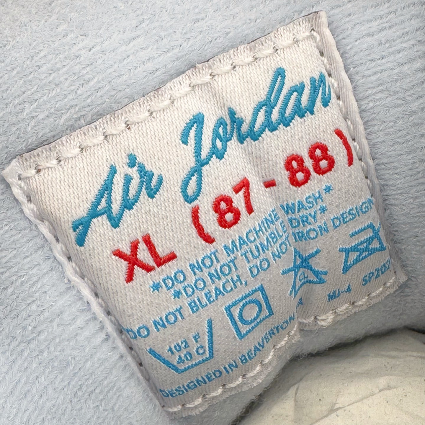 图片[19]-＃Lw纯原 Air Jordan AJ3 Retro Lucky Shorts 北卡蓝 CT8532-101 圈内最强三代系列 匠心打造 开发时长超过半年 目前可过各类鉴定或无法鉴定 裸鞋随便操作 全套原纸板楦头开发 原厂大底磨具加持立体防滑纹理 原装可视Air Sole气垫 原汁原味最完美的三代版型 唯一正确鞋头趴度弧度高度鞋身腰线 原厂TPU彩虹扎染后跟饰片 正确内里反口里网布 皮料菱角分明不变形无多余毛边 广东原厂zp同批次手工大底描漆拉丝 市场唯一原厂鞋扣模具 原厂织唛标 原厂飞人电绣工艺 尾指中部跳三针 独家绑鞋带手法 印刷中底布 四线拉帮 米色美纹纸贴合固定 进口港宝加持 后跟自然饱满 全鞋荧光划线卡点 追求极致完美 每一双都是工艺品 多重QC质检 超越公司货的品控标准 实实在在的免检产品 尺码：36 36.5 37.5 38 38.5 39 40 40.5 41 42 42.5 43 44 44.5 45 45.5 46 47.5 48.5-选品中心