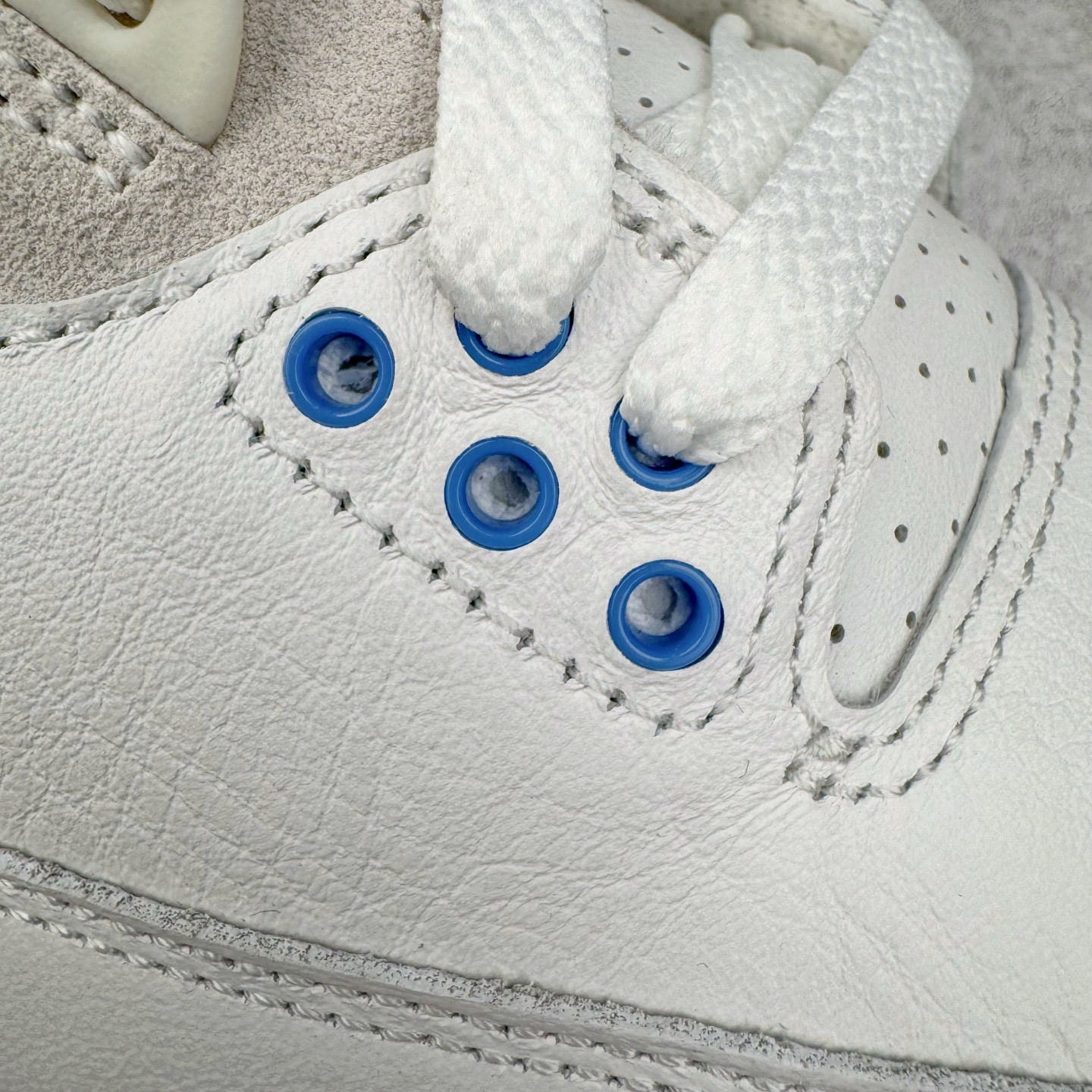 图片[16]-＃Lw纯原 Air Jordan AJ3 Retro Lucky Shorts 北卡蓝 CT8532-101 圈内最强三代系列 匠心打造 开发时长超过半年 目前可过各类鉴定或无法鉴定 裸鞋随便操作 全套原纸板楦头开发 原厂大底磨具加持立体防滑纹理 原装可视Air Sole气垫 原汁原味最完美的三代版型 唯一正确鞋头趴度弧度高度鞋身腰线 原厂TPU彩虹扎染后跟饰片 正确内里反口里网布 皮料菱角分明不变形无多余毛边 广东原厂zp同批次手工大底描漆拉丝 市场唯一原厂鞋扣模具 原厂织唛标 原厂飞人电绣工艺 尾指中部跳三针 独家绑鞋带手法 印刷中底布 四线拉帮 米色美纹纸贴合固定 进口港宝加持 后跟自然饱满 全鞋荧光划线卡点 追求极致完美 每一双都是工艺品 多重QC质检 超越公司货的品控标准 实实在在的免检产品 尺码：36 36.5 37.5 38 38.5 39 40 40.5 41 42 42.5 43 44 44.5 45 45.5 46 47.5 48.5-选品中心