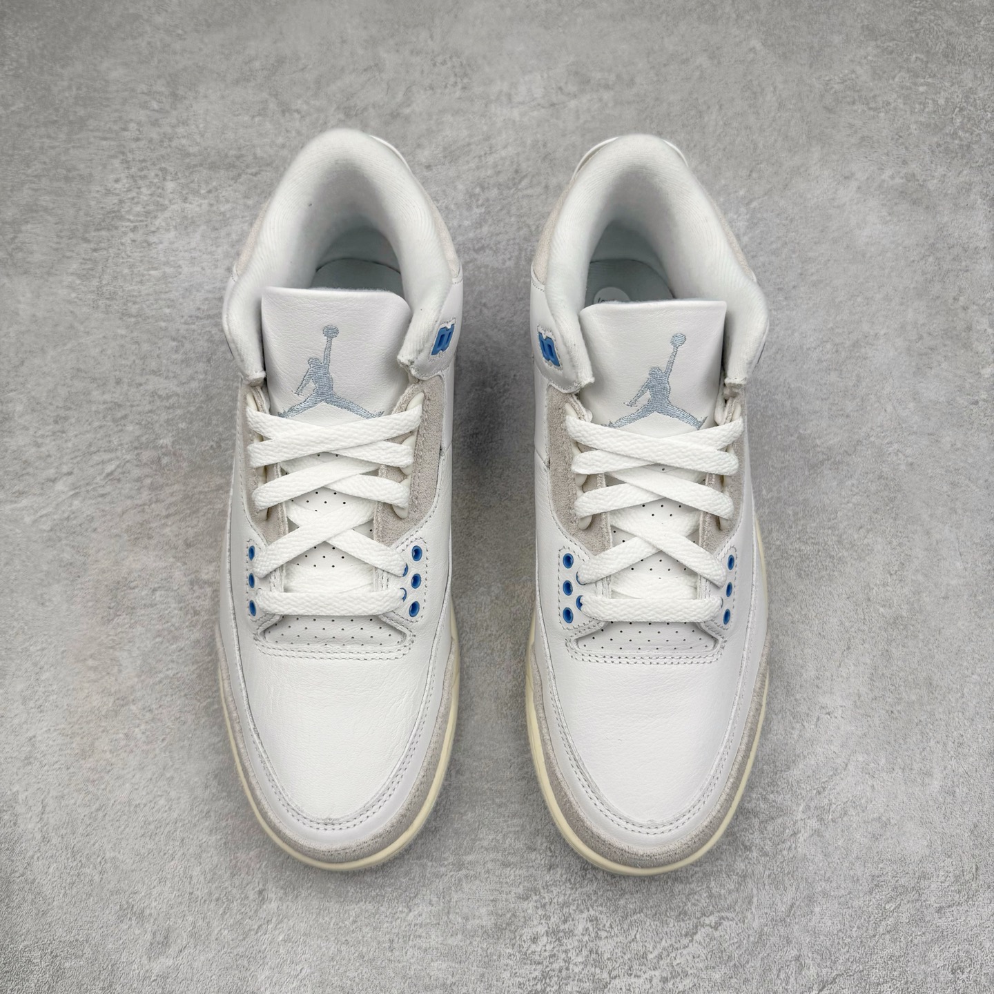 图片[2]-＃Lw纯原 Air Jordan AJ3 Retro Lucky Shorts 北卡蓝 CT8532-101 圈内最强三代系列 匠心打造 开发时长超过半年 目前可过各类鉴定或无法鉴定 裸鞋随便操作 全套原纸板楦头开发 原厂大底磨具加持立体防滑纹理 原装可视Air Sole气垫 原汁原味最完美的三代版型 唯一正确鞋头趴度弧度高度鞋身腰线 原厂TPU彩虹扎染后跟饰片 正确内里反口里网布 皮料菱角分明不变形无多余毛边 广东原厂zp同批次手工大底描漆拉丝 市场唯一原厂鞋扣模具 原厂织唛标 原厂飞人电绣工艺 尾指中部跳三针 独家绑鞋带手法 印刷中底布 四线拉帮 米色美纹纸贴合固定 进口港宝加持 后跟自然饱满 全鞋荧光划线卡点 追求极致完美 每一双都是工艺品 多重QC质检 超越公司货的品控标准 实实在在的免检产品 尺码：36 36.5 37.5 38 38.5 39 40 40.5 41 42 42.5 43 44 44.5 45 45.5 46 47.5 48.5-选品中心