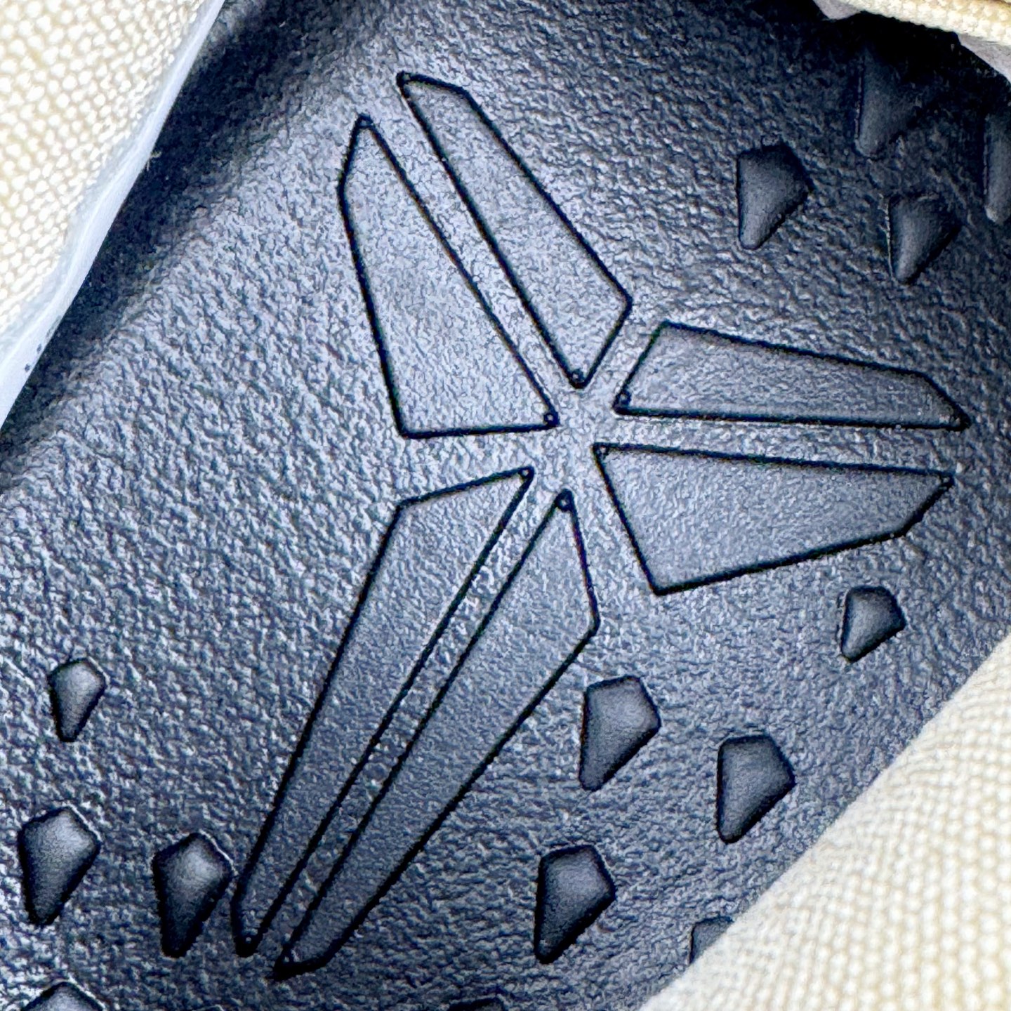 图片[19]-＃GX NK Zoom Kobe Ⅷ System 科比8代复刻实战运动低帮文化篮球鞋 卡其色 HM6469-701 完美复刻公司货 React科技鞋垫加持 实战配置直接拉满 原楦纸板开发 鞋身流线型、后跟塑形 区分土肥圆 原厂针织鞋面一针一线匹配原版 全身鞋材卡料色独家定制 唯一万针立体刺绣SWOOSH 真实底模最大50.5 实战利器 专供海外市场 独立原厂模具 首批不拼图大几率过验 亲测已过 支持各种高强度实战 无需担心 补货周期极长 脚宽建议买大半码 科比系列前掌偏窄 支持七天无理由退换 尺码： 40 40.5 41 42 42.5 43 44 44.5 45 46 47.5 48.5 49.5 50.5-选品中心