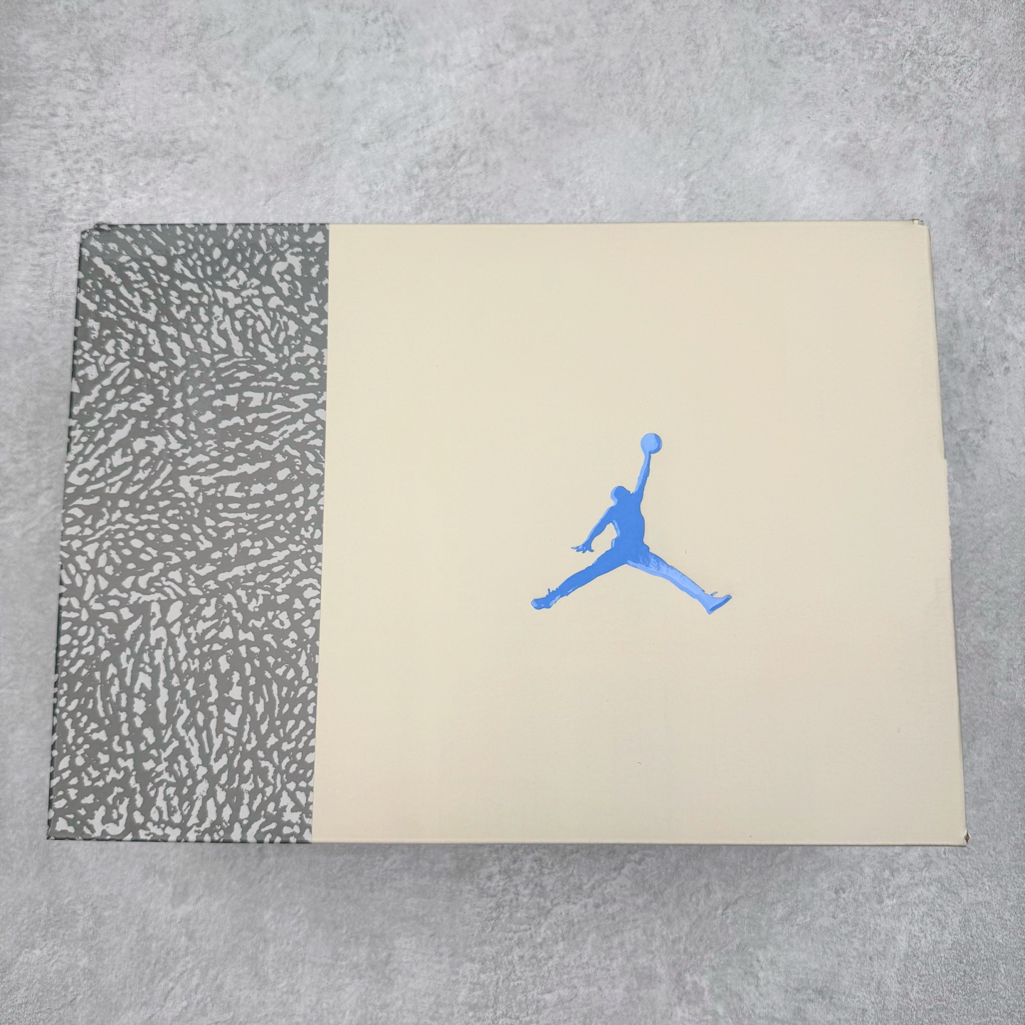 图片[22]-＃Lw纯原 Air Jordan AJ3 Retro Lucky Shorts 北卡蓝 CT8532-101 圈内最强三代系列 匠心打造 开发时长超过半年 目前可过各类鉴定或无法鉴定 裸鞋随便操作 全套原纸板楦头开发 原厂大底磨具加持立体防滑纹理 原装可视Air Sole气垫 原汁原味最完美的三代版型 唯一正确鞋头趴度弧度高度鞋身腰线 原厂TPU彩虹扎染后跟饰片 正确内里反口里网布 皮料菱角分明不变形无多余毛边 广东原厂zp同批次手工大底描漆拉丝 市场唯一原厂鞋扣模具 原厂织唛标 原厂飞人电绣工艺 尾指中部跳三针 独家绑鞋带手法 印刷中底布 四线拉帮 米色美纹纸贴合固定 进口港宝加持 后跟自然饱满 全鞋荧光划线卡点 追求极致完美 每一双都是工艺品 多重QC质检 超越公司货的品控标准 实实在在的免检产品 尺码：36 36.5 37.5 38 38.5 39 40 40.5 41 42 42.5 43 44 44.5 45 45.5 46 47.5 48.5-选品中心