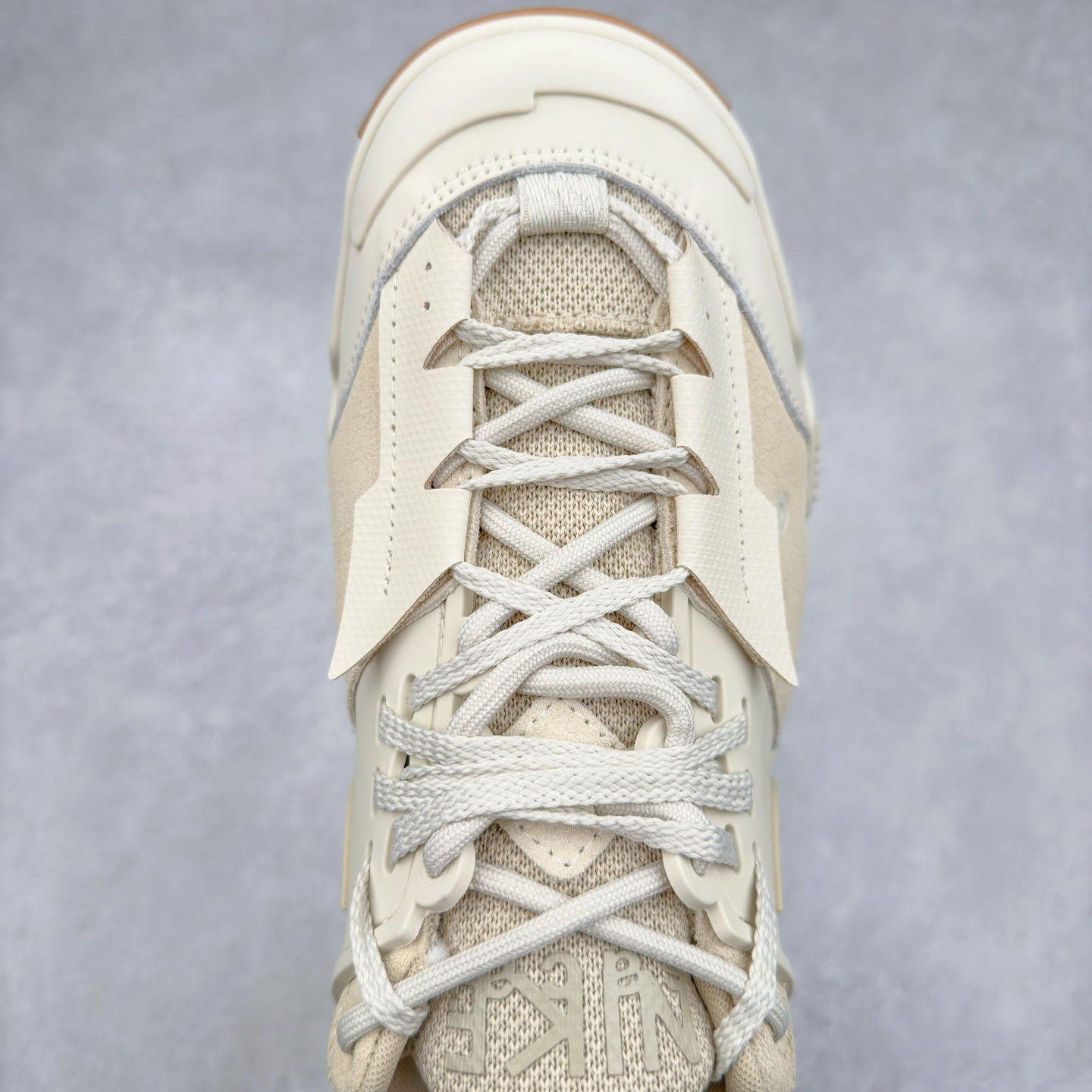 图片[4]-Sacai x NK Zegamadome SP 联名款舒适防滑耐磨低帮生活休闲鞋 HQ8618-100 整双鞋采用了 Zoom X 缓震科技和 Vibram 外底 在保证舒适度的同时又兼顾了耐用性 并且提供了出色的抓地力 鞋面则是全新 ZoomX Zegama 科技 将网眼和绒面革材质融合而成的全新科技面料 兼顾透气性与耐用性 尺码：36 36.5 37.5 38 38.5 39 40 40.5 41 42 42.5 43 44 44.5 45 46-选品中心