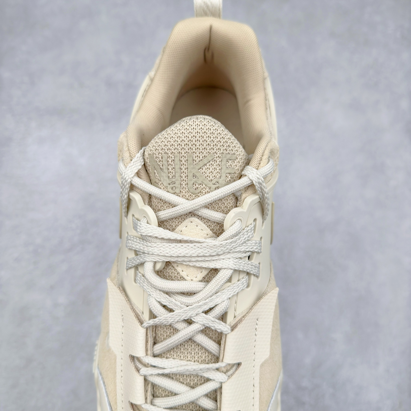 图片[5]-Sacai x NK Zegamadome SP 联名款舒适防滑耐磨低帮生活休闲鞋 HQ8618-100 整双鞋采用了 Zoom X 缓震科技和 Vibram 外底 在保证舒适度的同时又兼顾了耐用性 并且提供了出色的抓地力 鞋面则是全新 ZoomX Zegama 科技 将网眼和绒面革材质融合而成的全新科技面料 兼顾透气性与耐用性 尺码：36 36.5 37.5 38 38.5 39 40 40.5 41 42 42.5 43 44 44.5 45 46-选品中心