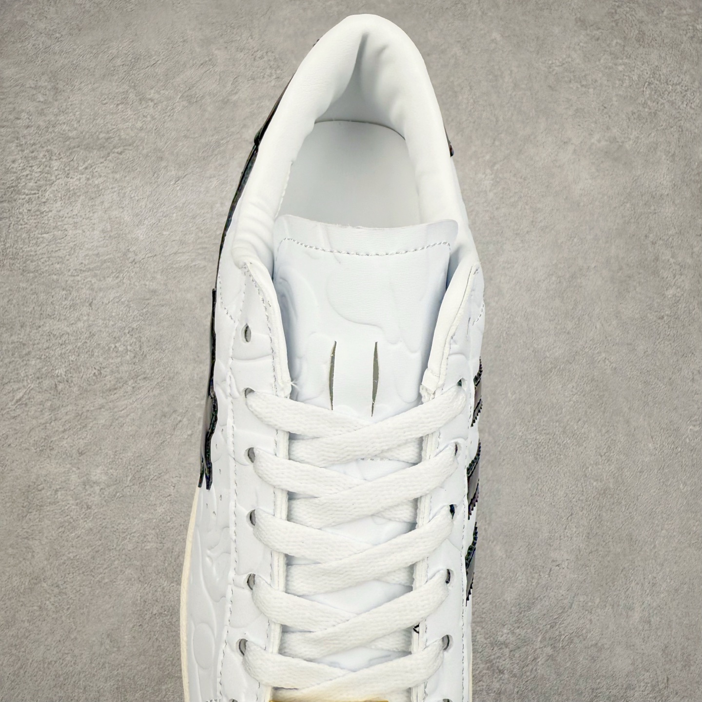 图片[5]-AD Originals Superstar 经典复古贝壳头板鞋 JR2701 诞生于1969年 是第一双将全皮面鞋 身与橡胶鞋头结合在一起的低帮篮球鞋 Superstar最开始 是作为高帮篮球鞋Pro Model的低帮版本而出现的 但因为其独特和醒目的橡胶鞋头造型而让大家熟知 被大家形象地称为\\\”shelltoe\\\”贝壳头 在70年代的美国职业篮球场上 接近3/4的NBA球员都将这双Superstar作为场上用鞋 80年代之后 经过不断的改良和发展 Superstar逐渐成为横跨时装、音乐、街头文化、休闲和运动等各大领域的时尚潮鞋 尺码：36 36.5 37 38 38.5 39 40 40.5 41 42 42.5 43 44 44.5 45-选品中心