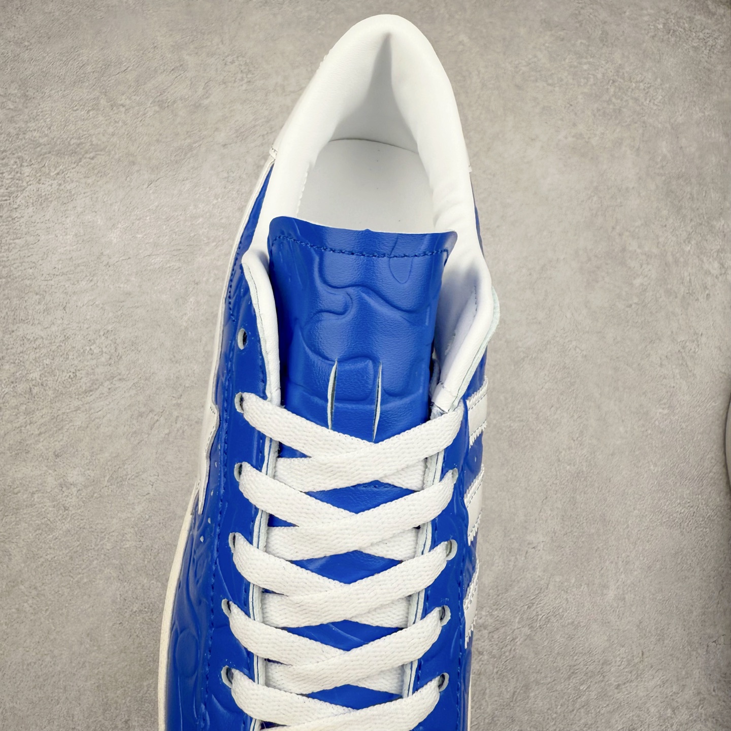 图片[5]-AD Originals Superstar 经典复古贝壳头板鞋 JR2702 诞生于1969年 是第一双将全皮面鞋 身与橡胶鞋头结合在一起的低帮篮球鞋 Superstar最开始 是作为高帮篮球鞋Pro Model的低帮版本而出现的 但因为其独特和醒目的橡胶鞋头造型而让大家熟知 被大家形象地称为\\\”shelltoe\\\”贝壳头 在70年代的美国职业篮球场上 接近3/4的NBA球员都将这双Superstar作为场上用鞋 80年代之后 经过不断的改良和发展 Superstar逐渐成为横跨时装、音乐、街头文化、休闲和运动等各大领域的时尚潮鞋 尺码：36 36.5 37 38 38.5 39 40 40.5 41 42 42.5 43 44 44.5 45-选品中心