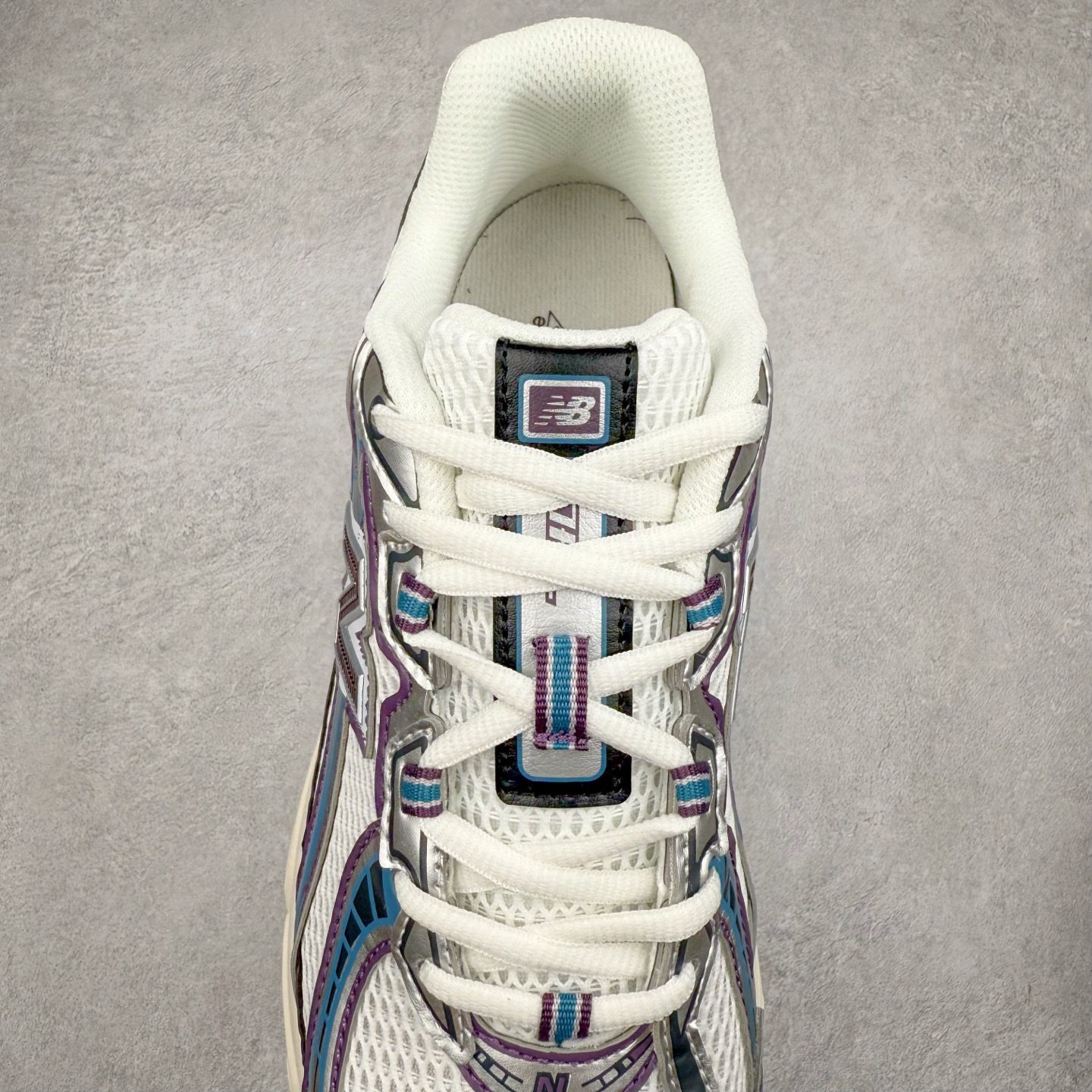 图片[5]-＃福利特价 New Balance MR740 NB新百伦系列复古老爹风休闲运动慢跑鞋 采用轻质牛剖革拼接透气网眼衬垫织物鞋面材质 T-Beam大底提供足步弓支撑 保持步态稳定#后跟搭载外露缓震胶 鞋身整体以各种深浅不一的灰色覆盖 鞋头以淡蓝色调装饰，网眼衬垫通过不规律的色块实现做旧的美感 泛黄的鞋底更是进一步增添了复古气息 尺码：36 37 37.5 38 38.5 39.5 40 40.5 41.5 42 42.5 43 44 45-选品中心