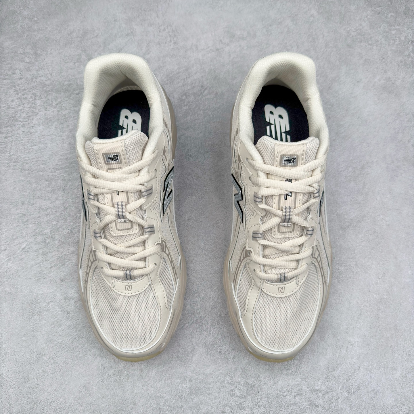 图片[2]-＃福利特价 New Balance MR740 NB新百伦系列复古老爹风休闲运动慢跑鞋 采用轻质牛剖革拼接透气网眼衬垫织物鞋面材质 T-Beam大底提供足步弓支撑 保持步态稳定#后跟搭载外露缓震胶 鞋身整体以各种深浅不一的灰色覆盖 鞋头以淡蓝色调装饰，网眼衬垫通过不规律的色块实现做旧的美感 泛黄的鞋底更是进一步增添了复古气息 尺码：36 37 37.5 38 38.5 39.5 40 40.5 41.5 42 42.5 43 44 45-选品中心