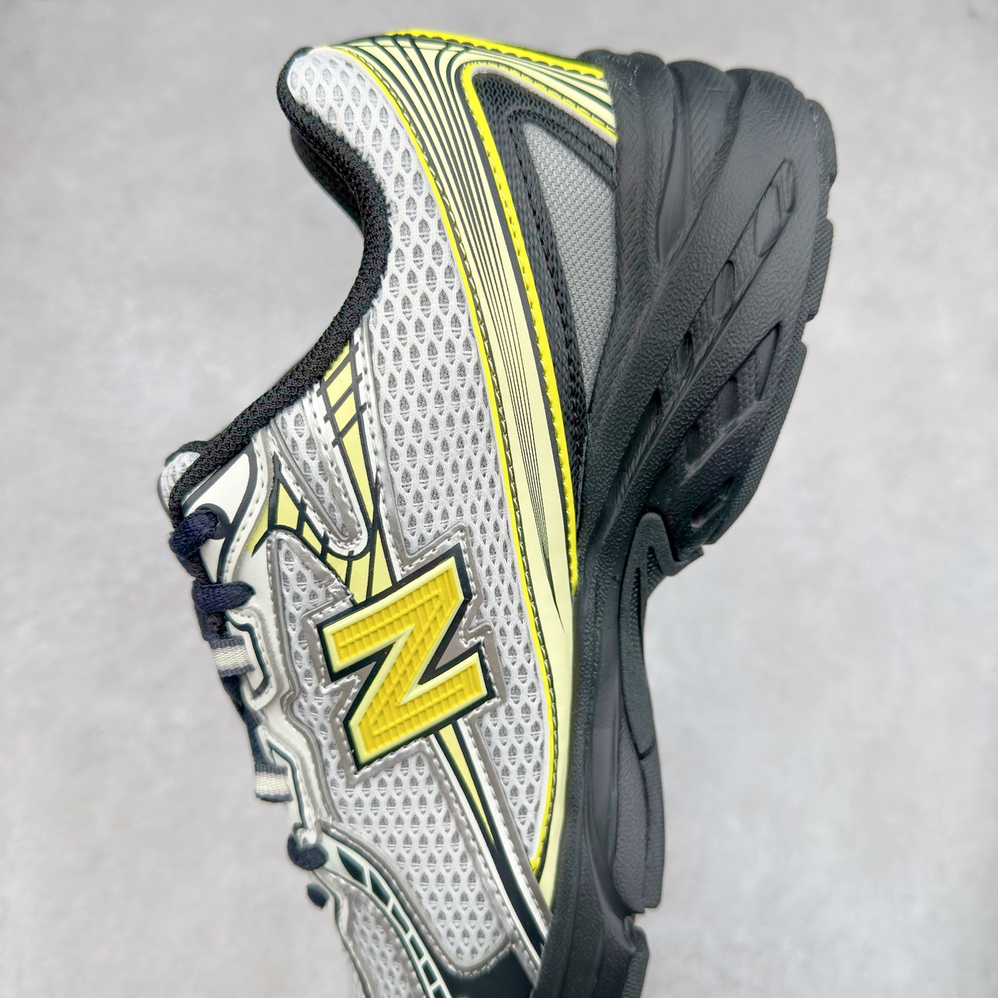 图片[7]-＃福利特价 New Balance MR740 NB新百伦系列复古老爹风休闲运动慢跑鞋 采用轻质牛剖革拼接透气网眼衬垫织物鞋面材质 T-Beam大底提供足步弓支撑 保持步态稳定#后跟搭载外露缓震胶 鞋身整体以各种深浅不一的灰色覆盖 鞋头以淡蓝色调装饰，网眼衬垫通过不规律的色块实现做旧的美感 泛黄的鞋底更是进一步增添了复古气息 尺码：36 37 37.5 38 38.5 39.5 40 40.5 41.5 42 42.5 43 44 45-选品中心