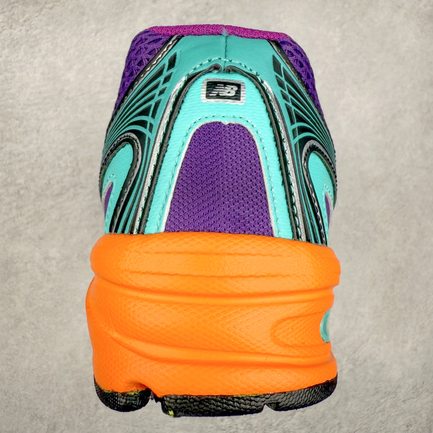 图片[8]-＃福利特价 New Balance MR740 NB新百伦系列复古老爹风休闲运动慢跑鞋 采用轻质牛剖革拼接透气网眼衬垫织物鞋面材质 T-Beam大底提供足步弓支撑 保持步态稳定#后跟搭载外露缓震胶 鞋身整体以各种深浅不一的灰色覆盖 鞋头以淡蓝色调装饰，网眼衬垫通过不规律的色块实现做旧的美感 泛黄的鞋底更是进一步增添了复古气息 尺码：36 37 37.5 38 38.5 39.5 40 40.5 41.5 42 42.5 43 44 45-选品中心