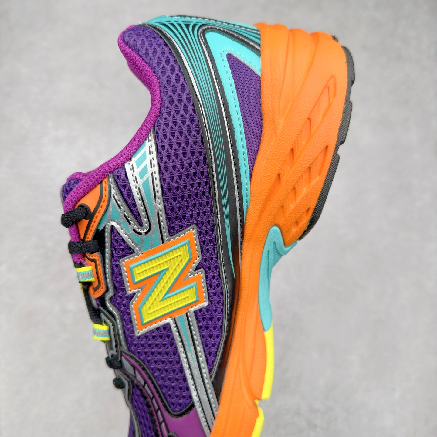 图片[7]-＃福利特价 New Balance MR740 NB新百伦系列复古老爹风休闲运动慢跑鞋 采用轻质牛剖革拼接透气网眼衬垫织物鞋面材质 T-Beam大底提供足步弓支撑 保持步态稳定#后跟搭载外露缓震胶 鞋身整体以各种深浅不一的灰色覆盖 鞋头以淡蓝色调装饰，网眼衬垫通过不规律的色块实现做旧的美感 泛黄的鞋底更是进一步增添了复古气息 尺码：36 37 37.5 38 38.5 39.5 40 40.5 41.5 42 42.5 43 44 45-选品中心