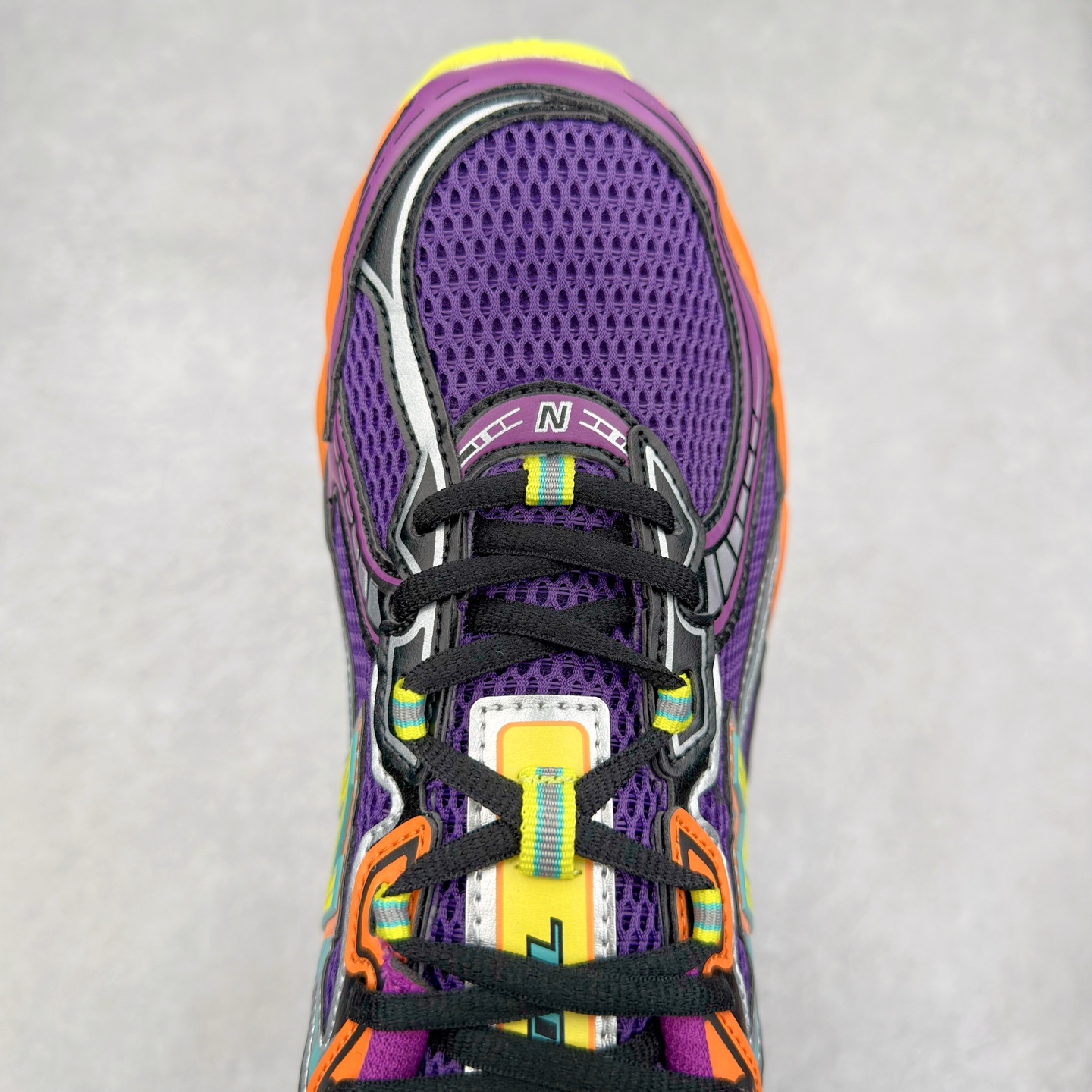 图片[4]-＃福利特价 New Balance MR740 NB新百伦系列复古老爹风休闲运动慢跑鞋 采用轻质牛剖革拼接透气网眼衬垫织物鞋面材质 T-Beam大底提供足步弓支撑 保持步态稳定#后跟搭载外露缓震胶 鞋身整体以各种深浅不一的灰色覆盖 鞋头以淡蓝色调装饰，网眼衬垫通过不规律的色块实现做旧的美感 泛黄的鞋底更是进一步增添了复古气息 尺码：36 37 37.5 38 38.5 39.5 40 40.5 41.5 42 42.5 43 44 45-选品中心