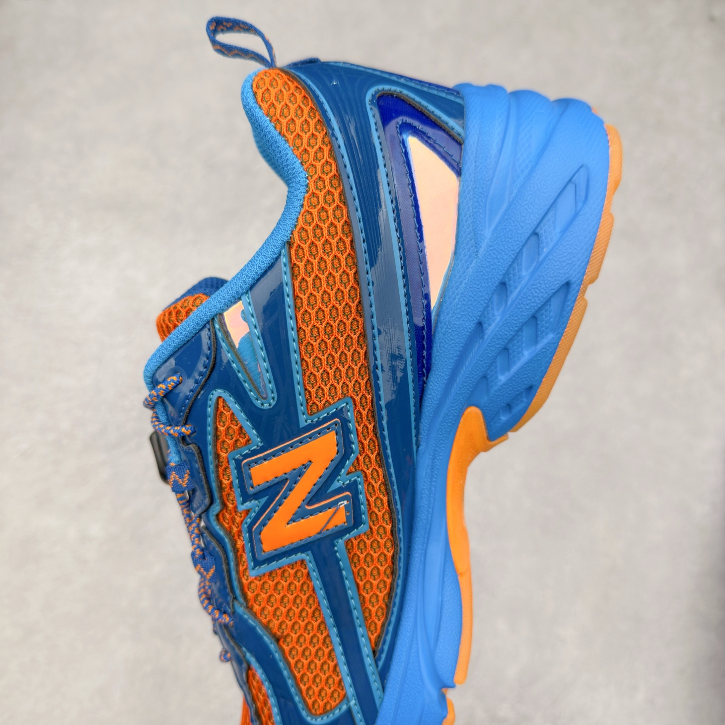 图片[7]-＃福利特价 New Balance MR740 NB新百伦系列复古老爹风休闲运动慢跑鞋 采用轻质牛剖革拼接透气网眼衬垫织物鞋面材质 T-Beam大底提供足步弓支撑 保持步态稳定#后跟搭载外露缓震胶 鞋身整体以各种深浅不一的灰色覆盖 鞋头以淡蓝色调装饰，网眼衬垫通过不规律的色块实现做旧的美感 泛黄的鞋底更是进一步增添了复古气息 尺码：36 37 37.5 38 38.5 39.5 40 40.5 41.5 42 42.5 43 44 45-选品中心