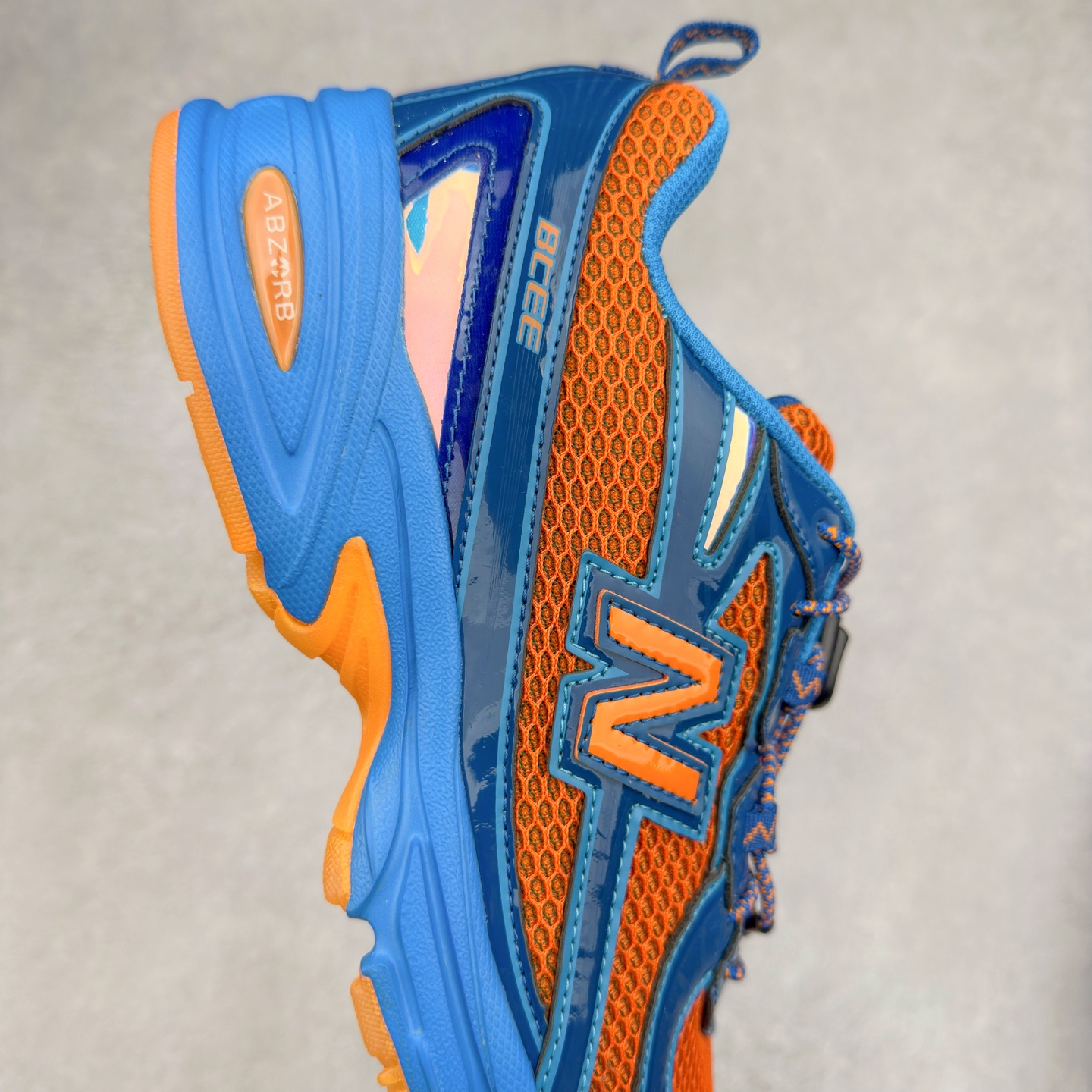 图片[6]-＃福利特价 New Balance MR740 NB新百伦系列复古老爹风休闲运动慢跑鞋 采用轻质牛剖革拼接透气网眼衬垫织物鞋面材质 T-Beam大底提供足步弓支撑 保持步态稳定#后跟搭载外露缓震胶 鞋身整体以各种深浅不一的灰色覆盖 鞋头以淡蓝色调装饰，网眼衬垫通过不规律的色块实现做旧的美感 泛黄的鞋底更是进一步增添了复古气息 尺码：36 37 37.5 38 38.5 39.5 40 40.5 41.5 42 42.5 43 44 45-选品中心