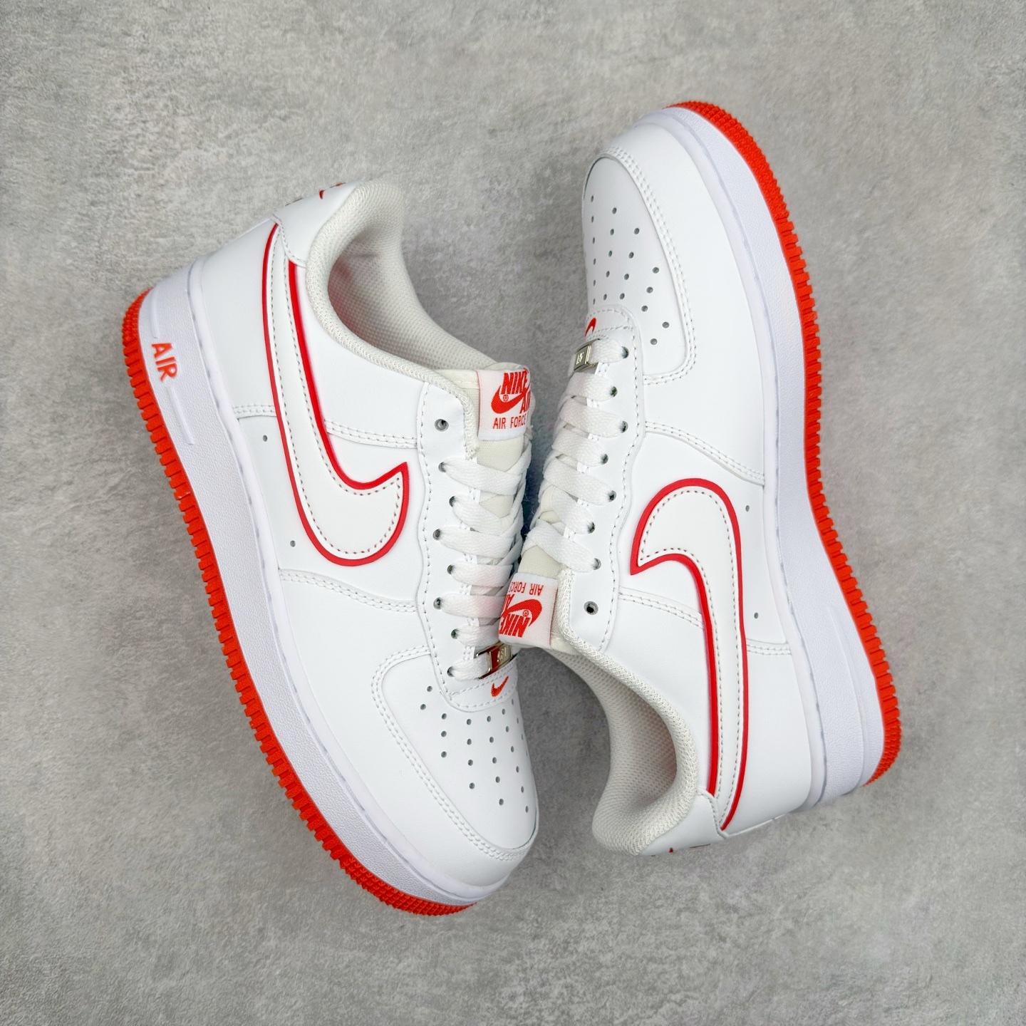 图片[3]-＃XT纯原福利 NK Air Force 1´07 Low 空军一号低帮百搭休闲运动板鞋 顶级批次 2022全新楦头鞋型 鱼鳞大底 历时开发三个月 清洁度完美 二维码鞋标 内置芯片及solo气垫 大底高度及其弧度依照正品 钢印 logo刺绣 鞋口弧度 鞋头长度 鞋面冲孔 鞋垫背胶及钢印 完美鞋型对比正品 每一处都是细节满满 柔软、弹性十足的缓震性能和出色的中底设计 横跨复古与现代的外型结合 造就出风靡全球 三十多年的Force 1 直到今天还深受青睐 实拍调校N版已经零色差零失真 百分百还原实物色彩所见即所得 不存在货不对板色差等低级问题 选购参考实物拍摄 不混卖不参货 只用心做好货严格选品 承诺混一赔十 尺码：36 36.5 37.5 38 38.5 39 40 40.5 41 42 42.5 43 44 44.5 45-选品中心