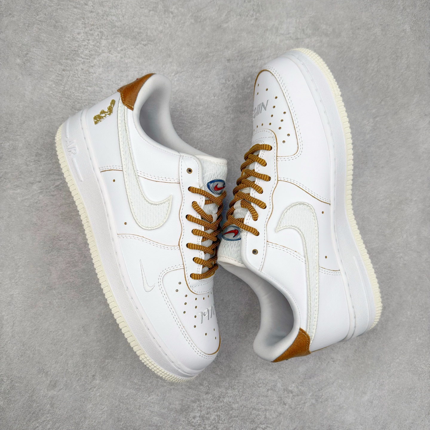 图片[3]-＃XT纯原福利 NK Air Force 1´07 Low 空军一号低帮百搭休闲运动板鞋 顶级批次 2022全新楦头鞋型 鱼鳞大底 历时开发三个月 清洁度完美 二维码鞋标 内置芯片及solo气垫 大底高度及其弧度依照正品 钢印 logo刺绣 鞋口弧度 鞋头长度 鞋面冲孔 鞋垫背胶及钢印 完美鞋型对比正品 每一处都是细节满满 柔软、弹性十足的缓震性能和出色的中底设计 横跨复古与现代的外型结合 造就出风靡全球 三十多年的Force 1 直到今天还深受青睐 实拍调校N版已经零色差零失真 百分百还原实物色彩所见即所得 不存在货不对板色差等低级问题 选购参考实物拍摄 不混卖不参货 只用心做好货严格选品 承诺混一赔十 尺码：36 36.5 37.5 38 38.5 39 40 40.5 41 42 42.5 43 44 44.5 45-选品中心