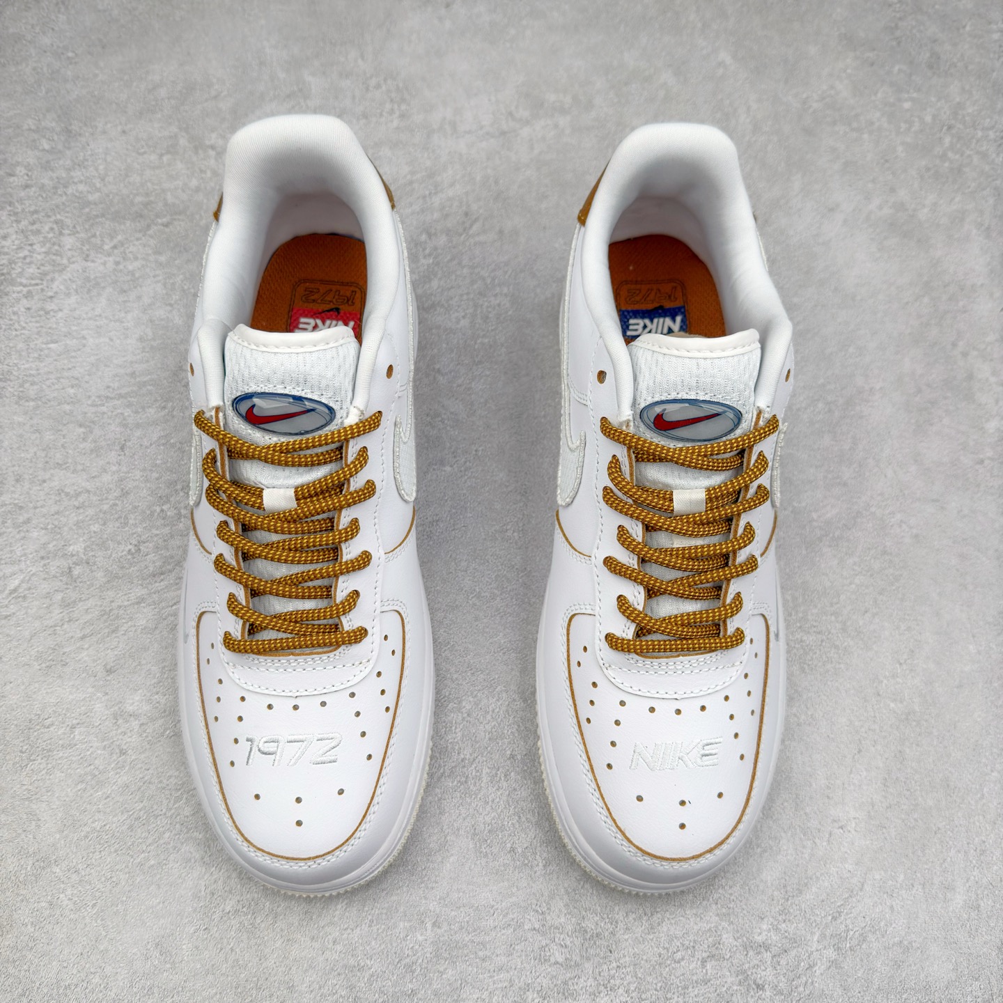 图片[2]-＃XT纯原福利 NK Air Force 1´07 Low 空军一号低帮百搭休闲运动板鞋 顶级批次 2022全新楦头鞋型 鱼鳞大底 历时开发三个月 清洁度完美 二维码鞋标 内置芯片及solo气垫 大底高度及其弧度依照正品 钢印 logo刺绣 鞋口弧度 鞋头长度 鞋面冲孔 鞋垫背胶及钢印 完美鞋型对比正品 每一处都是细节满满 柔软、弹性十足的缓震性能和出色的中底设计 横跨复古与现代的外型结合 造就出风靡全球 三十多年的Force 1 直到今天还深受青睐 实拍调校N版已经零色差零失真 百分百还原实物色彩所见即所得 不存在货不对板色差等低级问题 选购参考实物拍摄 不混卖不参货 只用心做好货严格选品 承诺混一赔十 尺码：36 36.5 37.5 38 38.5 39 40 40.5 41 42 42.5 43 44 44.5 45-选品中心