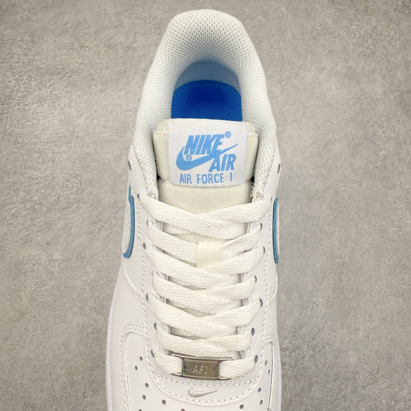 图片[5]-＃XT纯原福利 NK Air Force 1´07 Low 空军一号低帮百搭休闲运动板鞋 顶级批次 2022全新楦头鞋型 鱼鳞大底 历时开发三个月 清洁度完美 二维码鞋标 内置芯片及solo气垫 大底高度及其弧度依照正品 钢印 logo刺绣 鞋口弧度 鞋头长度 鞋面冲孔 鞋垫背胶及钢印 完美鞋型对比正品 每一处都是细节满满 柔软、弹性十足的缓震性能和出色的中底设计 横跨复古与现代的外型结合 造就出风靡全球 三十多年的Force 1 直到今天还深受青睐 实拍调校N版已经零色差零失真 百分百还原实物色彩所见即所得 不存在货不对板色差等低级问题 选购参考实物拍摄 不混卖不参货 只用心做好货严格选品 承诺混一赔十 尺码：36 36.5 37.5 38 38.5 39 40 40.5 41 42 42.5 43 44 44.5 45-选品中心