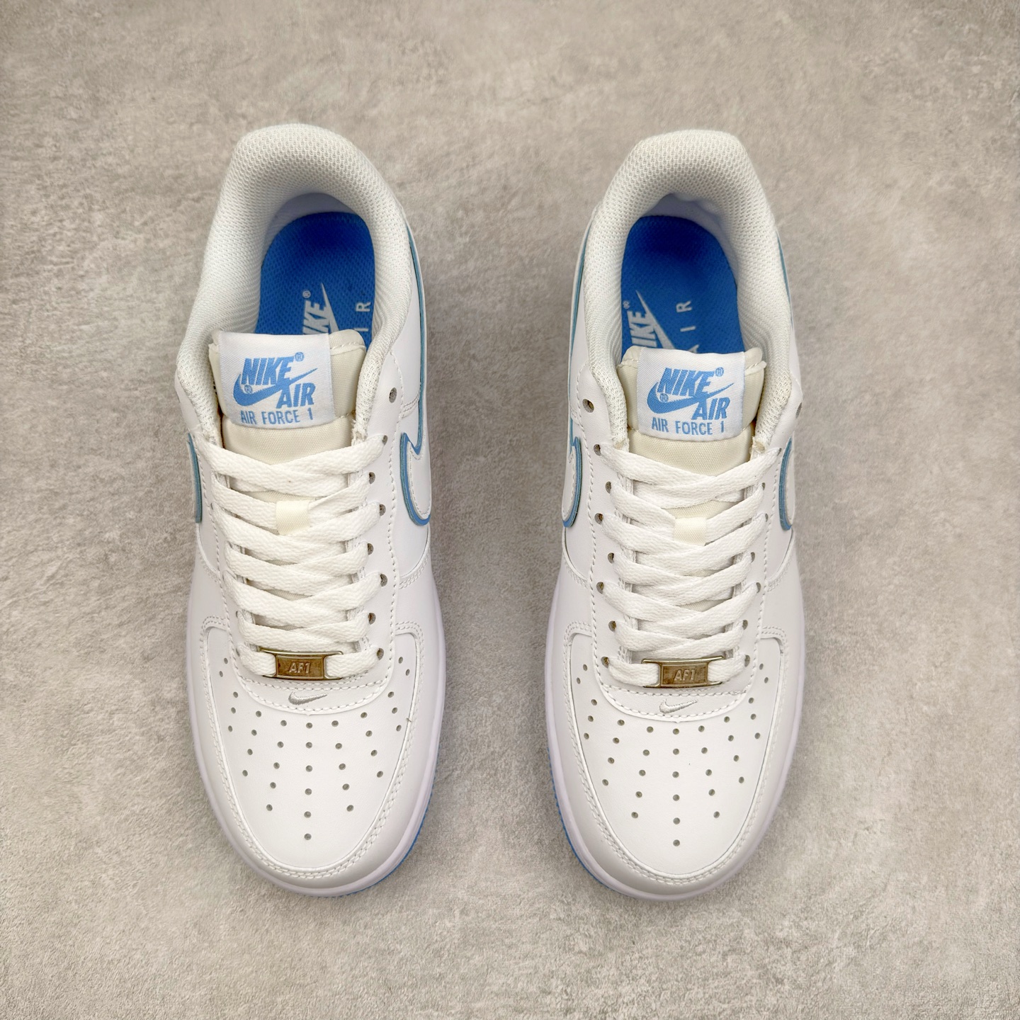 图片[2]-＃XT纯原福利 NK Air Force 1´07 Low 空军一号低帮百搭休闲运动板鞋 顶级批次 2022全新楦头鞋型 鱼鳞大底 历时开发三个月 清洁度完美 二维码鞋标 内置芯片及solo气垫 大底高度及其弧度依照正品 钢印 logo刺绣 鞋口弧度 鞋头长度 鞋面冲孔 鞋垫背胶及钢印 完美鞋型对比正品 每一处都是细节满满 柔软、弹性十足的缓震性能和出色的中底设计 横跨复古与现代的外型结合 造就出风靡全球 三十多年的Force 1 直到今天还深受青睐 实拍调校N版已经零色差零失真 百分百还原实物色彩所见即所得 不存在货不对板色差等低级问题 选购参考实物拍摄 不混卖不参货 只用心做好货严格选品 承诺混一赔十 尺码：36 36.5 37.5 38 38.5 39 40 40.5 41 42 42.5 43 44 44.5 45-选品中心