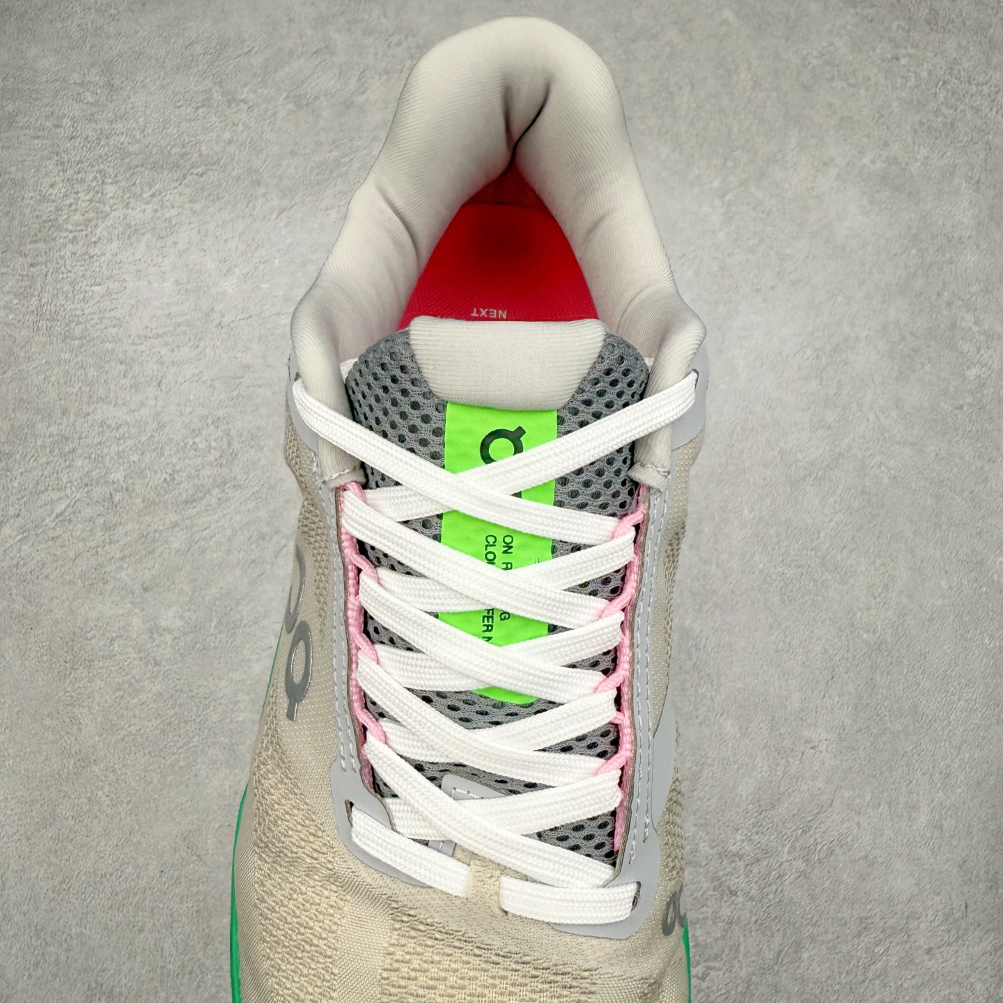 图片[5]-On昂跑 Cloudsurfer Next Wolf Honeydew 柔软舒适防滑耐磨低帮休闲跑步鞋 昂跑运动品牌 开创于2010年 缓震着陆、强效回弹、轻柔质感的设计构思始终是ON研制关键 与此同时基于“为全球提供革新性的跑步感受”信念 陆续推出了多款跑鞋及其以专业运动人体跑步工程学为设计关键的功能性跑步服饰设备 让跑者不费力气地畅快畅跑 尺码：36 36.5 37.5 38 38.5 39 40 40.5 41 42 42.5 43 44 44.5 45-选品中心