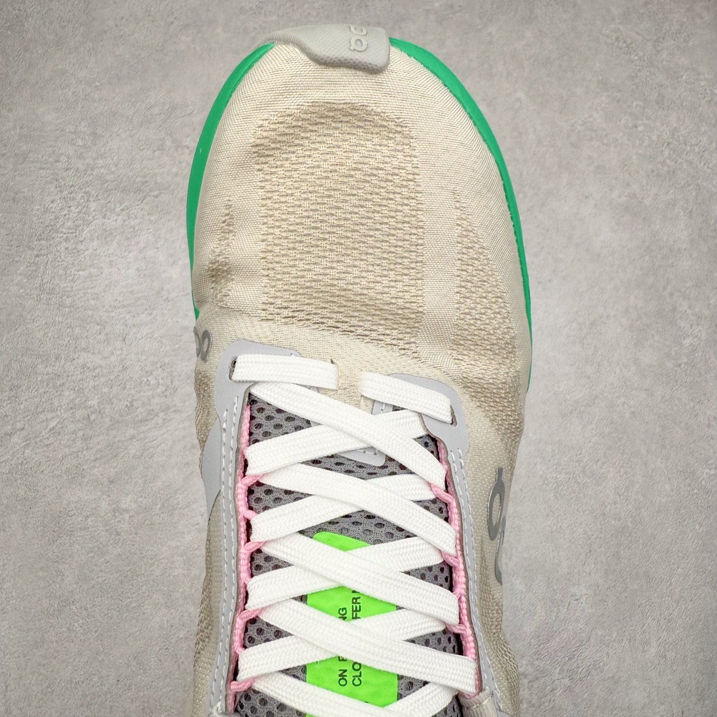 图片[4]-On昂跑 Cloudsurfer Next Wolf Honeydew 柔软舒适防滑耐磨低帮休闲跑步鞋 昂跑运动品牌 开创于2010年 缓震着陆、强效回弹、轻柔质感的设计构思始终是ON研制关键 与此同时基于“为全球提供革新性的跑步感受”信念 陆续推出了多款跑鞋及其以专业运动人体跑步工程学为设计关键的功能性跑步服饰设备 让跑者不费力气地畅快畅跑 尺码：36 36.5 37.5 38 38.5 39 40 40.5 41 42 42.5 43 44 44.5 45-选品中心