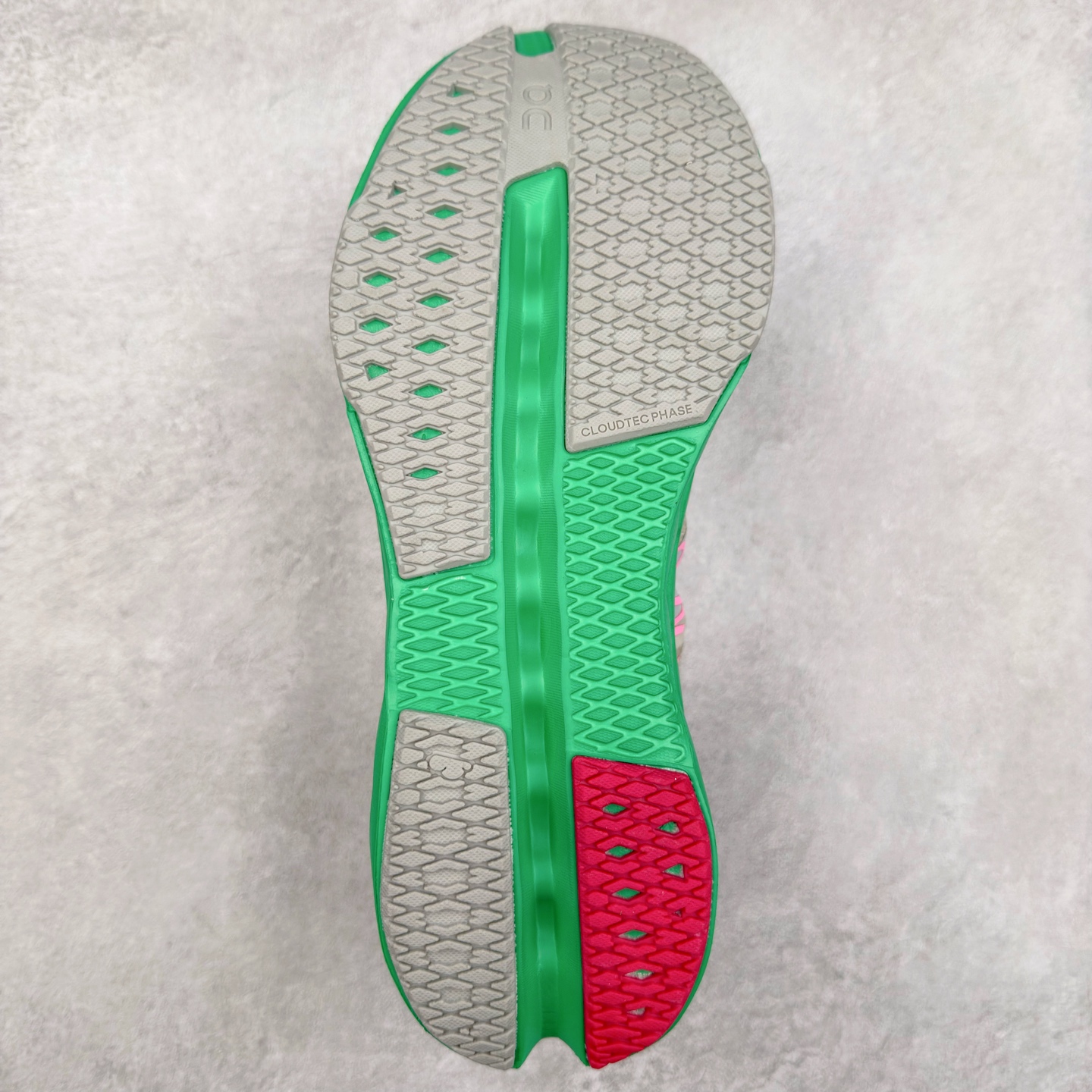 图片[9]-On昂跑 Cloudsurfer Next Wolf Honeydew 柔软舒适防滑耐磨低帮休闲跑步鞋 昂跑运动品牌 开创于2010年 缓震着陆、强效回弹、轻柔质感的设计构思始终是ON研制关键 与此同时基于“为全球提供革新性的跑步感受”信念 陆续推出了多款跑鞋及其以专业运动人体跑步工程学为设计关键的功能性跑步服饰设备 让跑者不费力气地畅快畅跑 尺码：36 36.5 37.5 38 38.5 39 40 40.5 41 42 42.5 43 44 44.5 45-选品中心