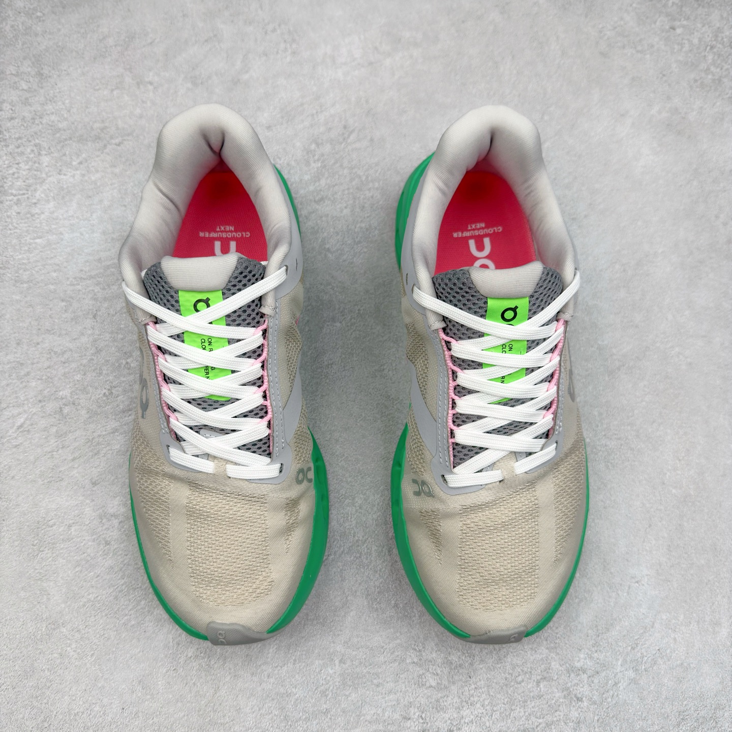 图片[2]-On昂跑 Cloudsurfer Next Wolf Honeydew 柔软舒适防滑耐磨低帮休闲跑步鞋 昂跑运动品牌 开创于2010年 缓震着陆、强效回弹、轻柔质感的设计构思始终是ON研制关键 与此同时基于“为全球提供革新性的跑步感受”信念 陆续推出了多款跑鞋及其以专业运动人体跑步工程学为设计关键的功能性跑步服饰设备 让跑者不费力气地畅快畅跑 尺码：36 36.5 37.5 38 38.5 39 40 40.5 41 42 42.5 43 44 44.5 45-选品中心