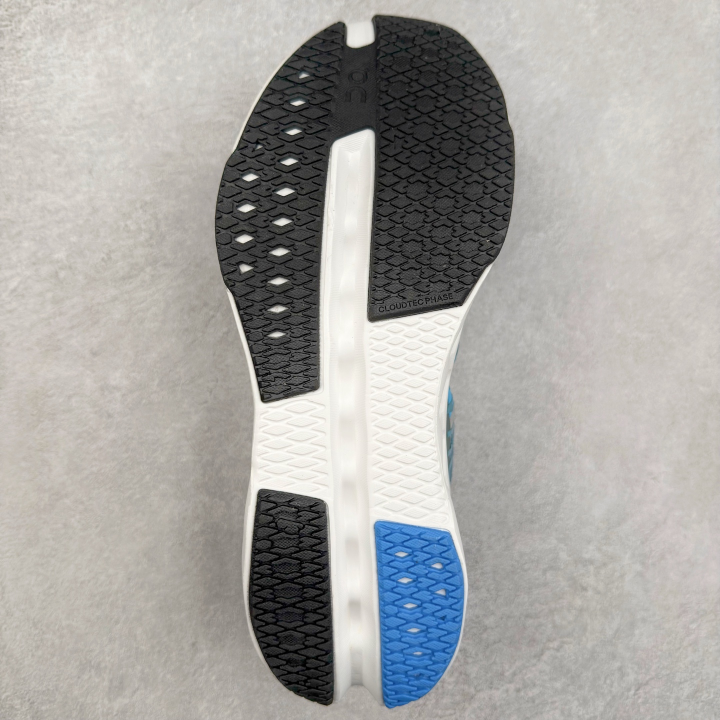 图片[9]-On昂跑 Cloudsurfer Next Wolf Honeydew 柔软舒适防滑耐磨低帮休闲跑步鞋 昂跑运动品牌 开创于2010年 缓震着陆、强效回弹、轻柔质感的设计构思始终是ON研制关键 与此同时基于“为全球提供革新性的跑步感受”信念 陆续推出了多款跑鞋及其以专业运动人体跑步工程学为设计关键的功能性跑步服饰设备 让跑者不费力气地畅快畅跑 尺码：36 36.5 37.5 38 38.5 39 40 40.5 41 42 42.5 43 44 44.5 45-选品中心