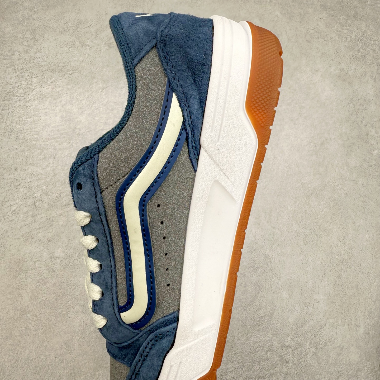 图片[7]-Vans Knu Skool 黑白灰生胶 官方新款 复古休闲胖胖面包鞋 肥胖版大Logo 原版全皮猪八面料 尺码：35 36 36.5 37 38 38.5 39 40 40.5 41 42 42.5 43 44-选品中心