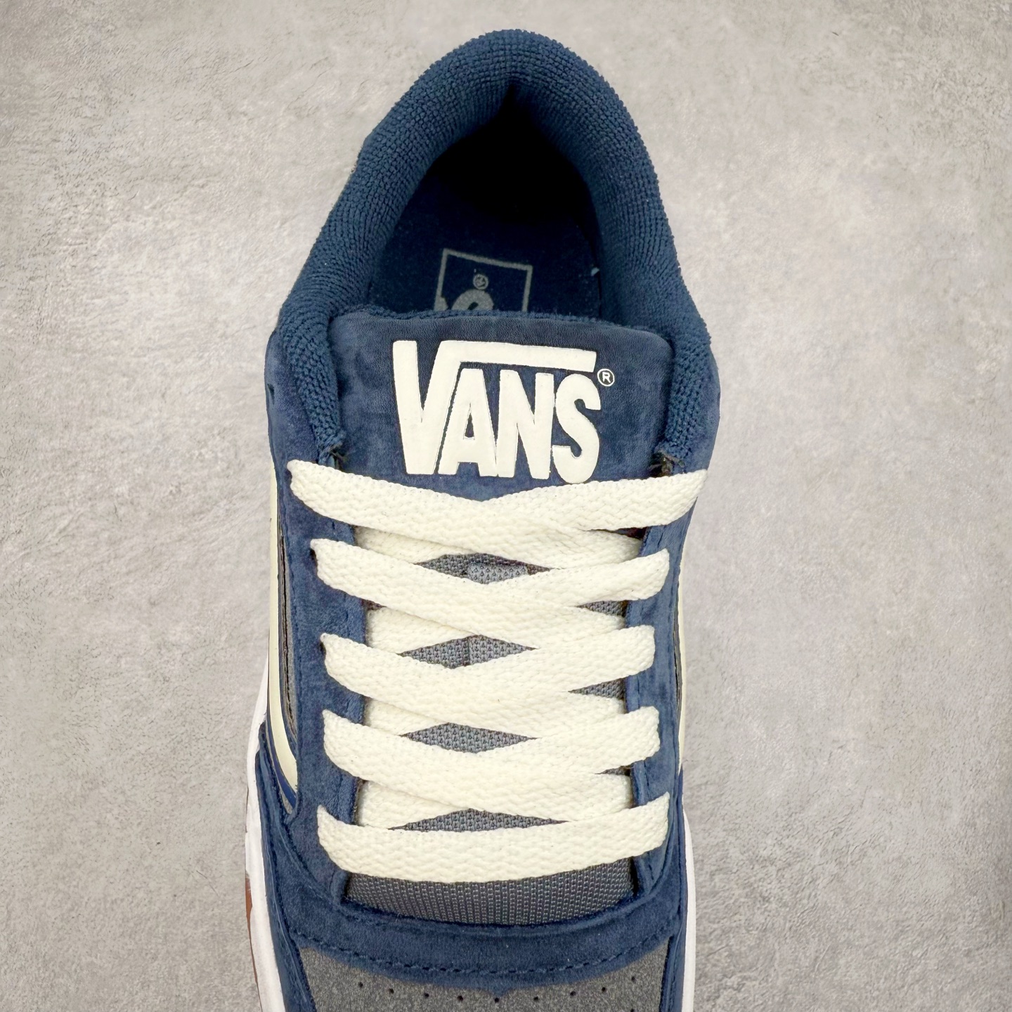 图片[5]-Vans Knu Skool 黑白灰生胶 官方新款 复古休闲胖胖面包鞋 肥胖版大Logo 原版全皮猪八面料 尺码：35 36 36.5 37 38 38.5 39 40 40.5 41 42 42.5 43 44-选品中心