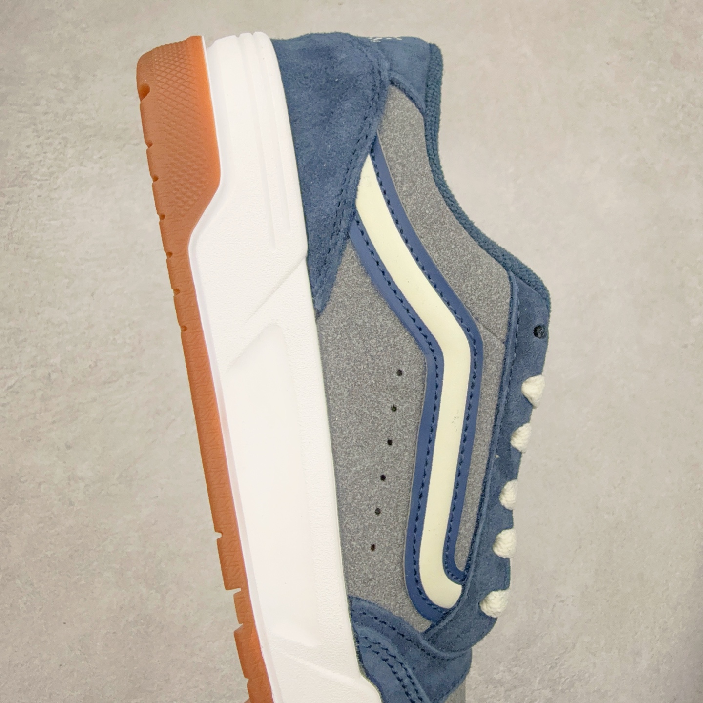 图片[6]-Vans Knu Skool 黑白灰生胶 官方新款 复古休闲胖胖面包鞋 肥胖版大Logo 原版全皮猪八面料 尺码：35 36 36.5 37 38 38.5 39 40 40.5 41 42 42.5 43 44-选品中心