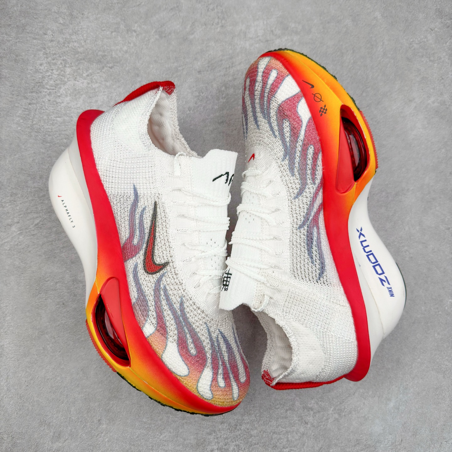 图片[3]-NK Air Zoom Alphafly NEXT% 3 2024全新马拉松超级跑鞋 有史以来最轻盈、测试次数最多的NK Alphafly 经过精英马拉松运动员的测试验证 并搭载Air Zoom气垫 旨在助力跑者实现突破 取得更佳的成绩 在开发过程中 Alphafly 3帮助耐克运动员凯尔文·基普图姆（Kelvin Kiptum）以2：00：35的成绩刷新了马拉松世界纪录 Alphafly的动力设计没有改变——Air Zoom气垫单元、Flyplate碳纤维板和ZoomX泡绵 但是整体系统的制作方法略有调整 优化和提升了对运动员的帮助 主要更新包括一体式鞋底 提供顺畅稳定的“后跟到脚趾”过渡；更宽的全长Flyplate碳纤维板提供稳定助推力 全新Fast Shot外底保证出色牵引力和抓地力 全新Atomknit 3.0鞋面提供更强的控制力、透气性和中足支撑力 尺码：36 36.5 37.5 38 38.5 39 40 40.5 41 42 42.5 43 44 44.5 45-选品中心